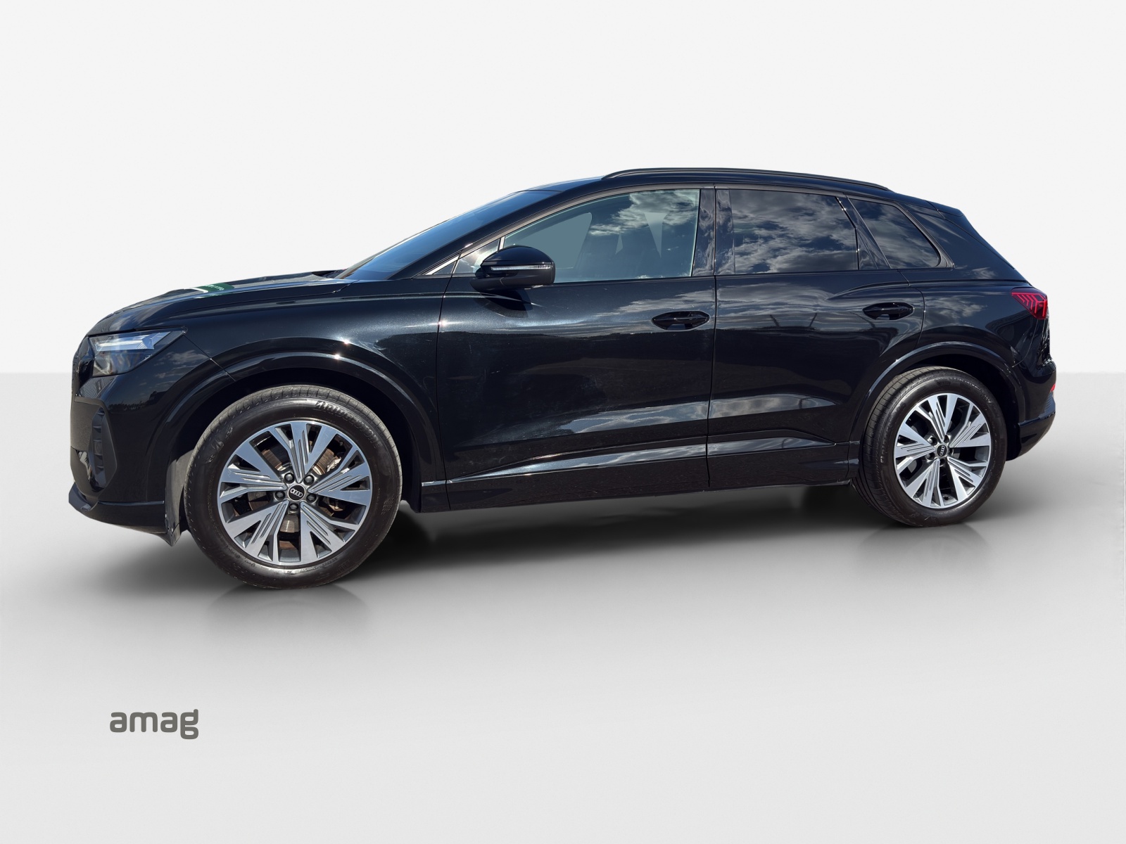 AUDI Q4 e-tron 35-showroom-element-1