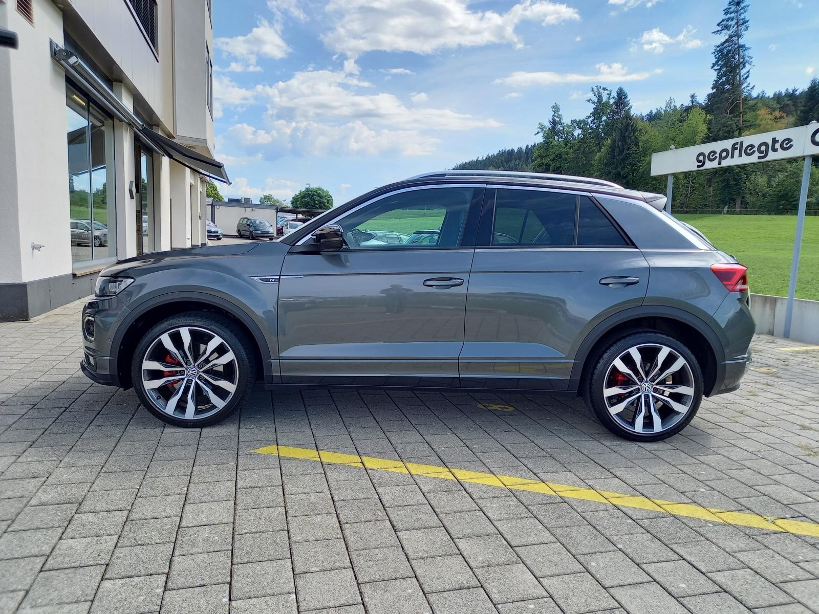 VW T-Roc 2.0 TSI Sport *R-LINE* DSG 4Motion-showroom-element-2