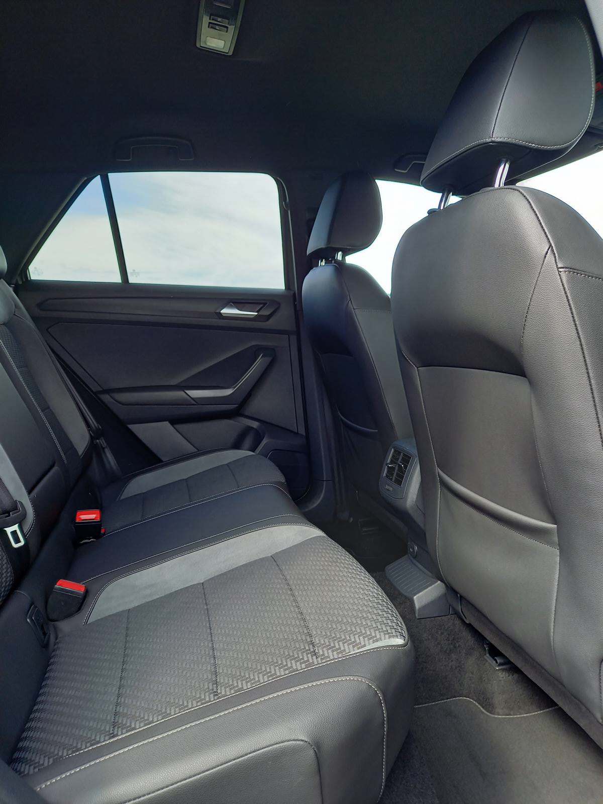 VW T-Roc 2.0 TSI Sport *R-LINE* DSG 4Motion-image-12