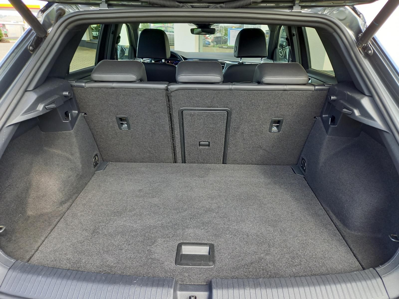 VW T-Roc 2.0 TSI Sport *R-LINE* DSG 4Motion-image-14