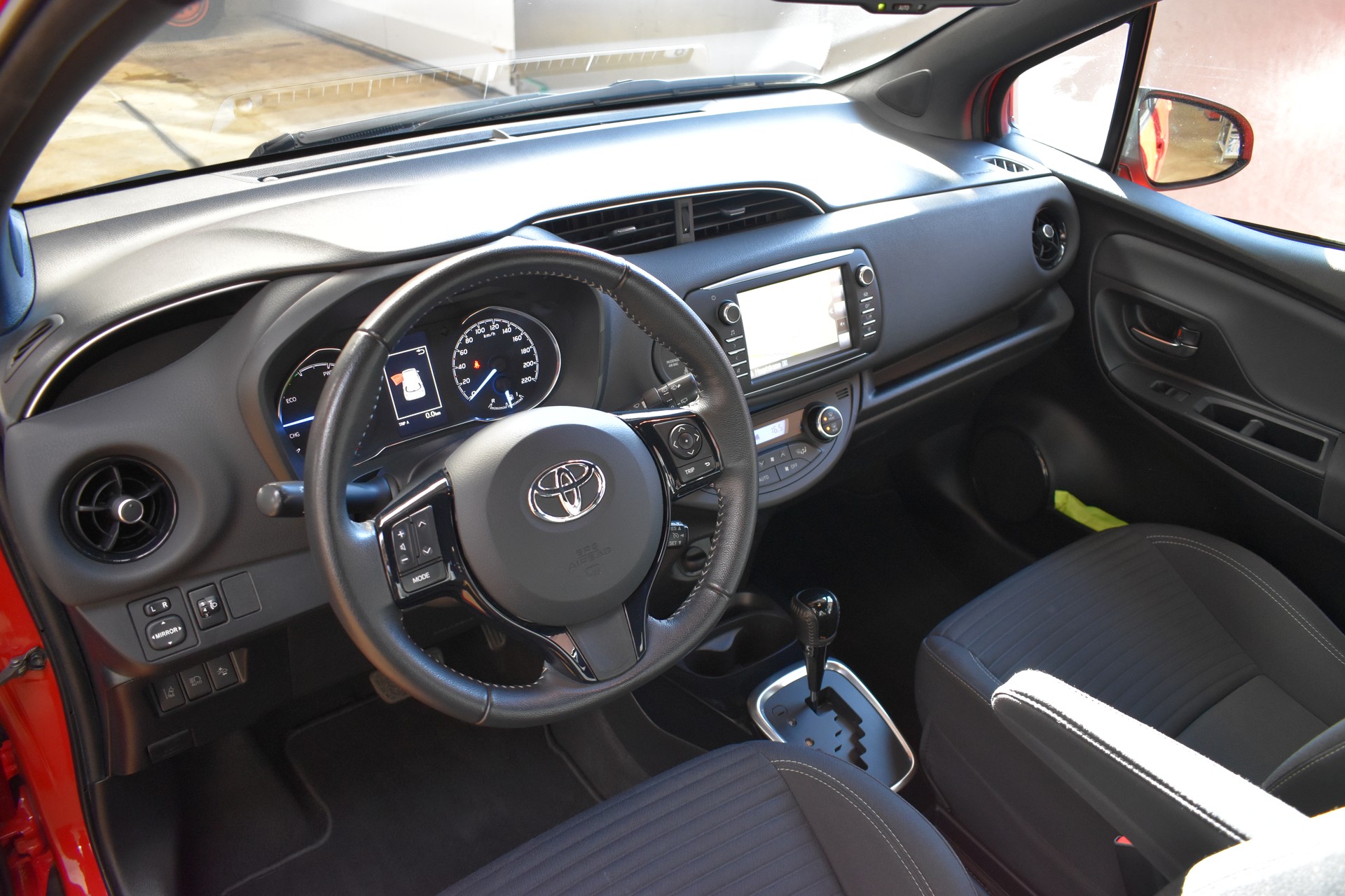 TOYOTA Yaris 1.5 VVT-i Hybrid Comfort e-CVT-image-10