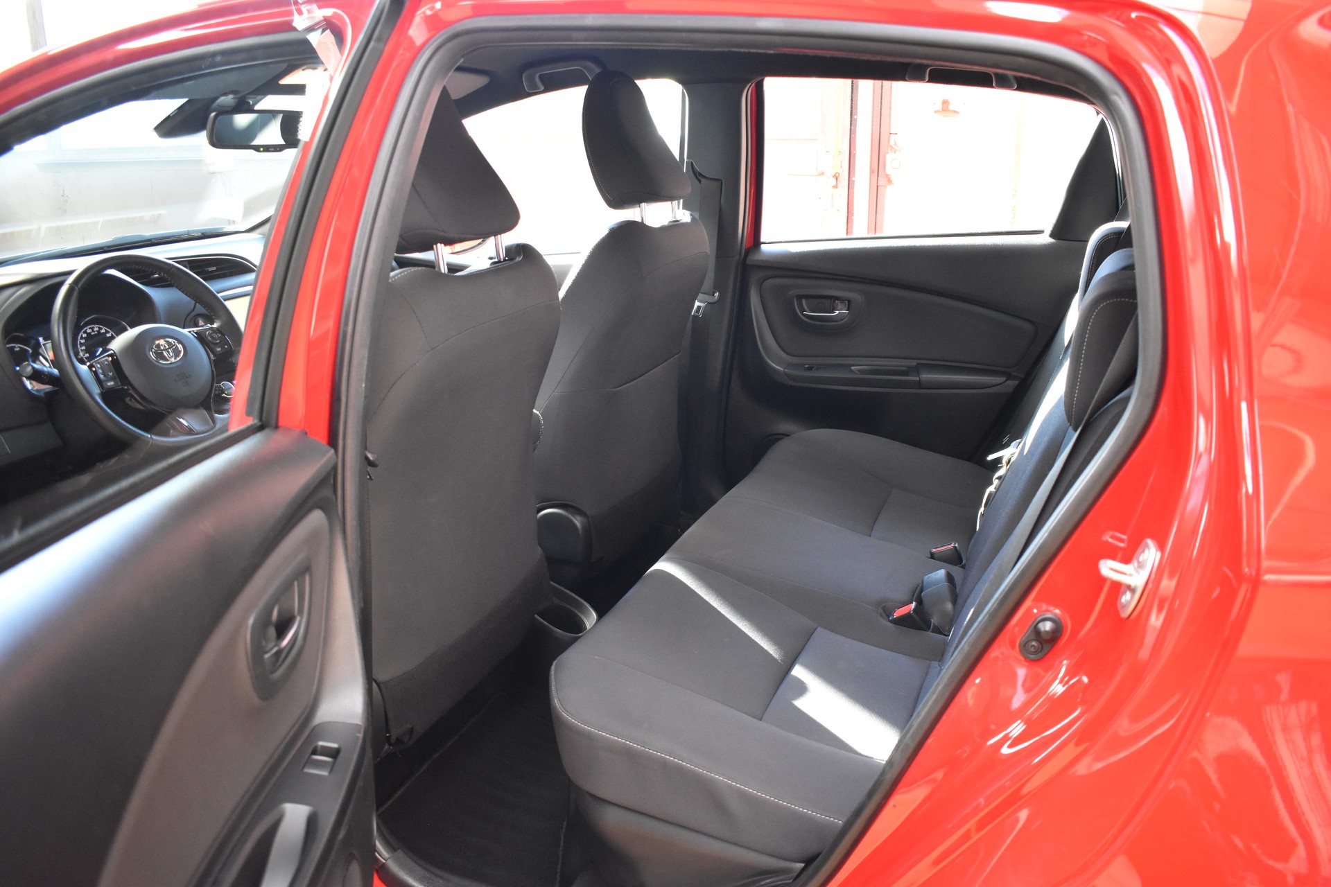 TOYOTA Yaris 1.5 VVT-i Hybrid Comfort e-CVT-image-11