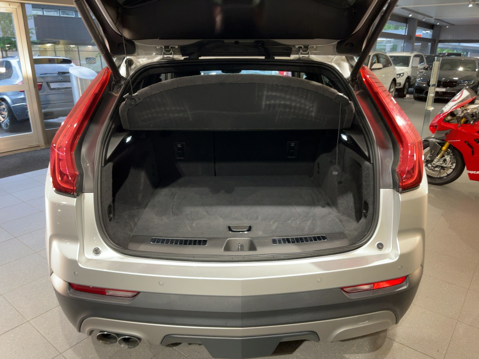 CADILLAC XT4 350D 2.0 Premium Luxury AWD Automat-image-11