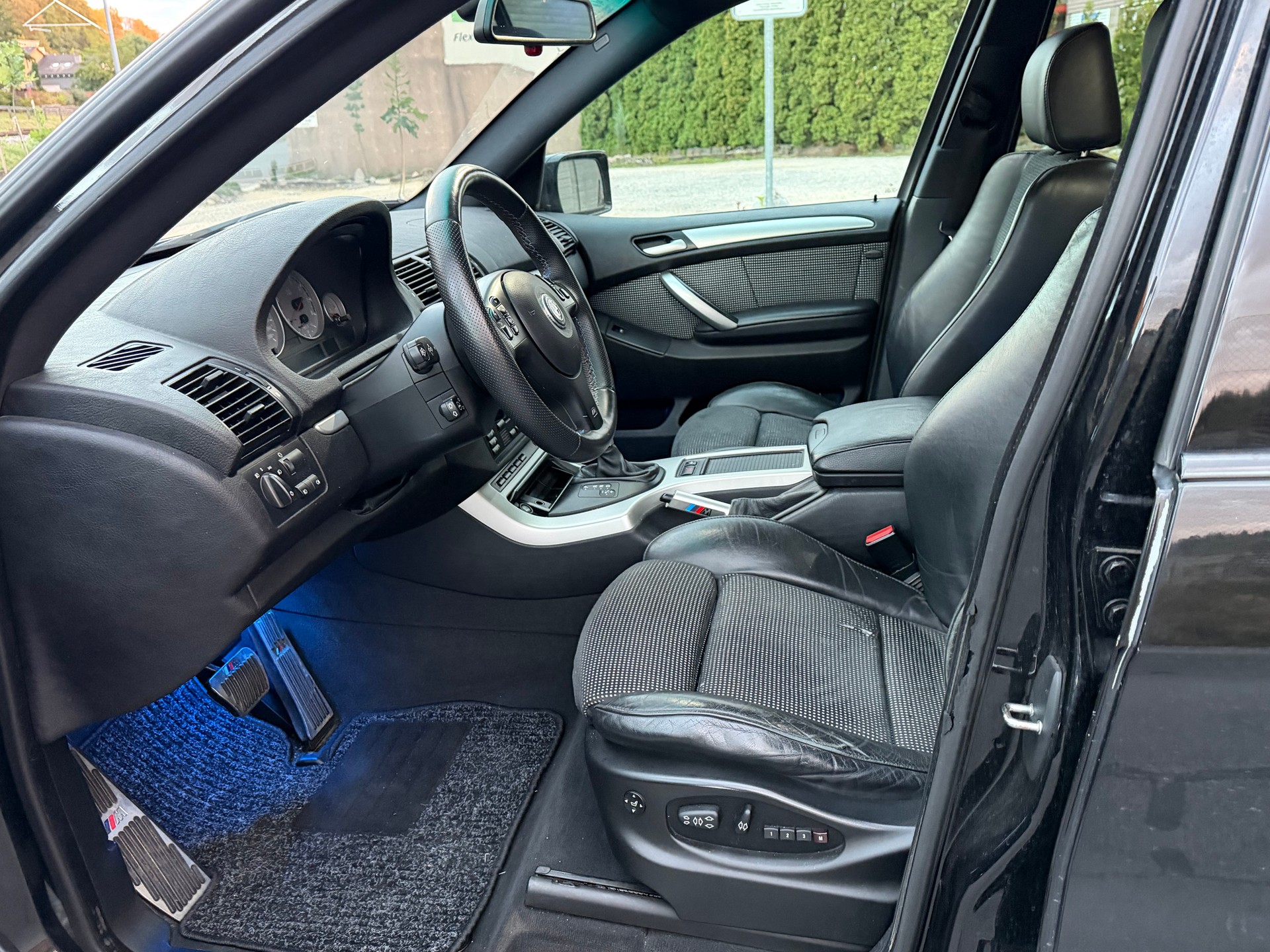 BMW X5 4.6is-image-10