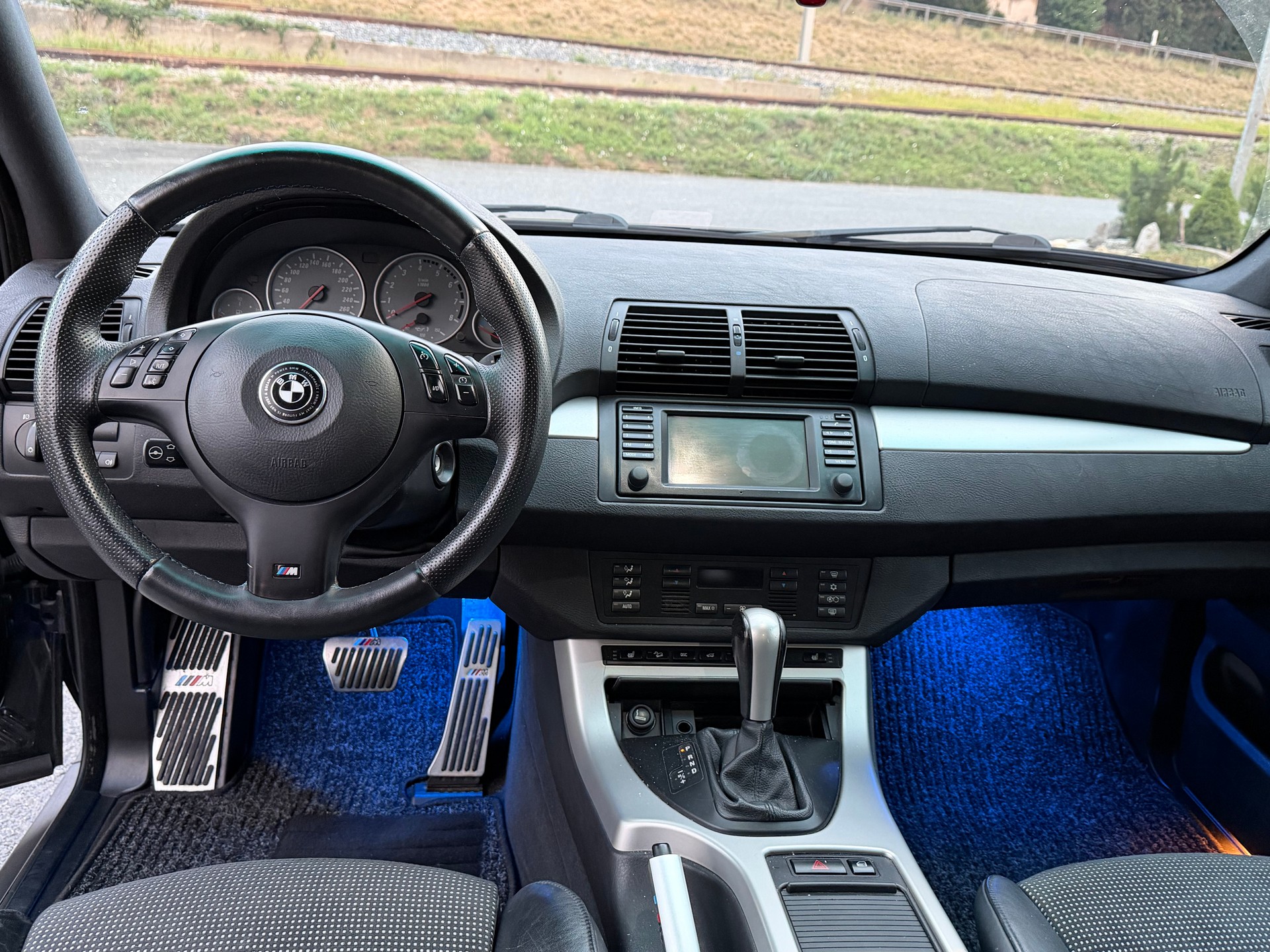 BMW X5 4.6is-image-11