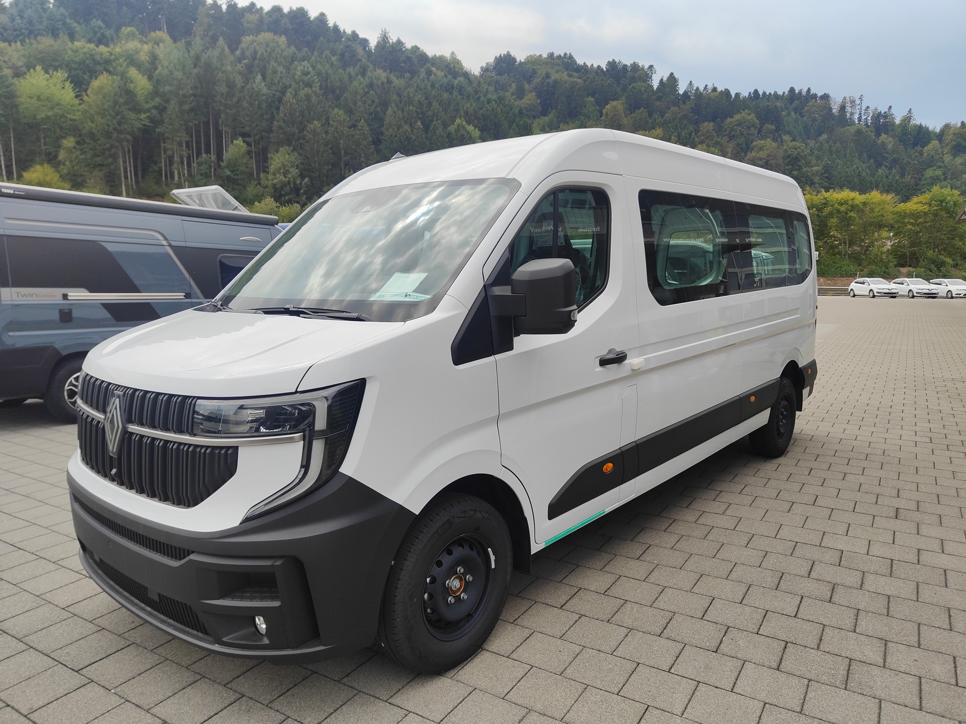 RENAULT Kleinbus mit 13 Plätzen-image-2