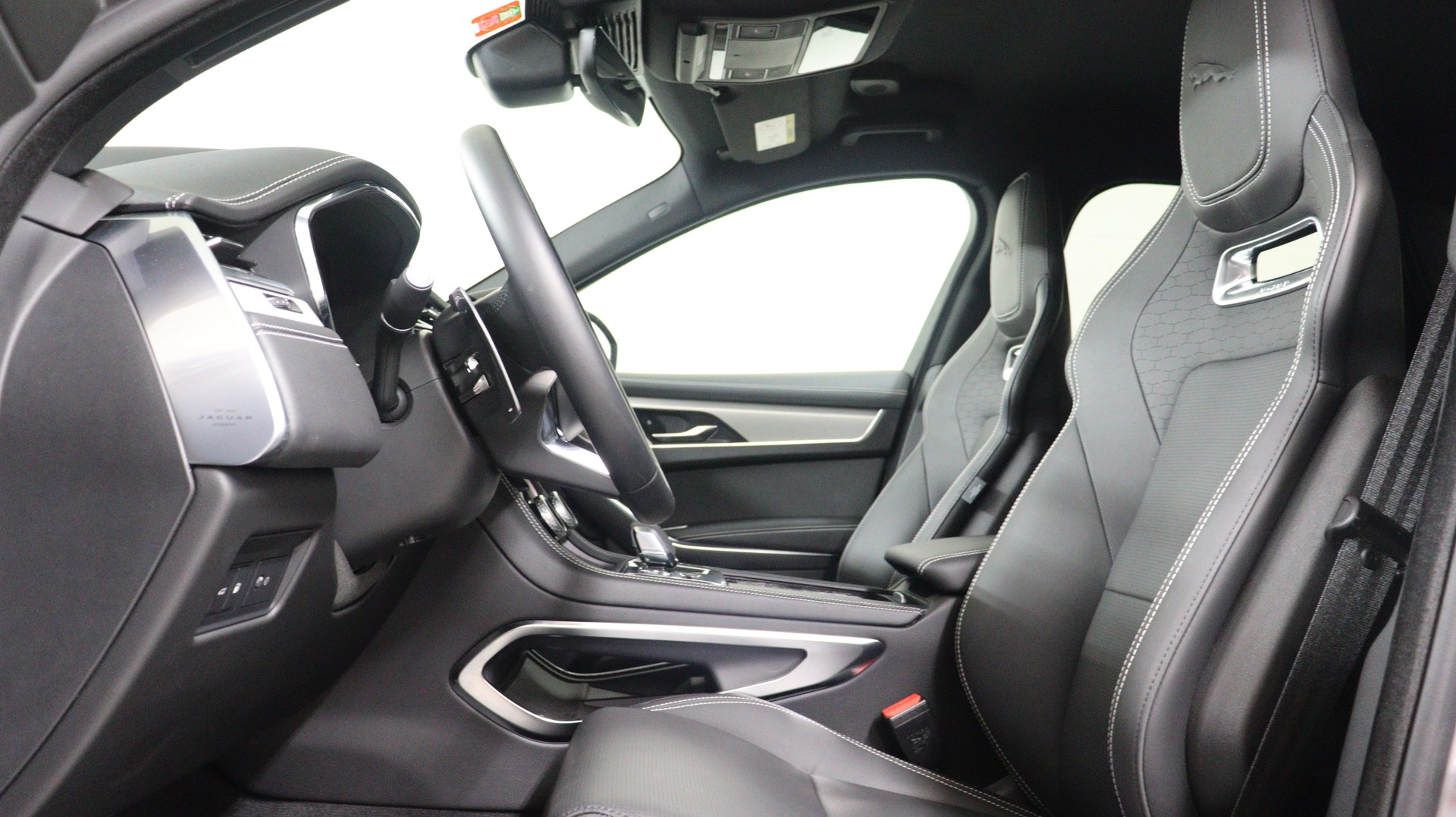 JAGUAR F-Pace 2.0 P400e R-Dynamic SE AWD-image-2