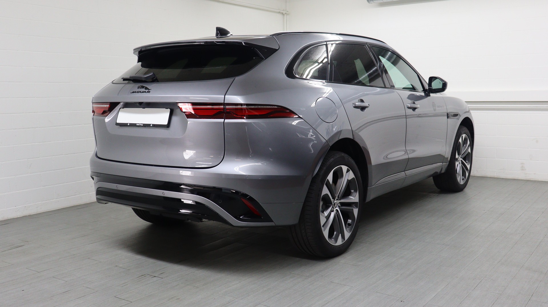 JAGUAR F-Pace 2.0 P400e R-Dynamic SE AWD-image-4