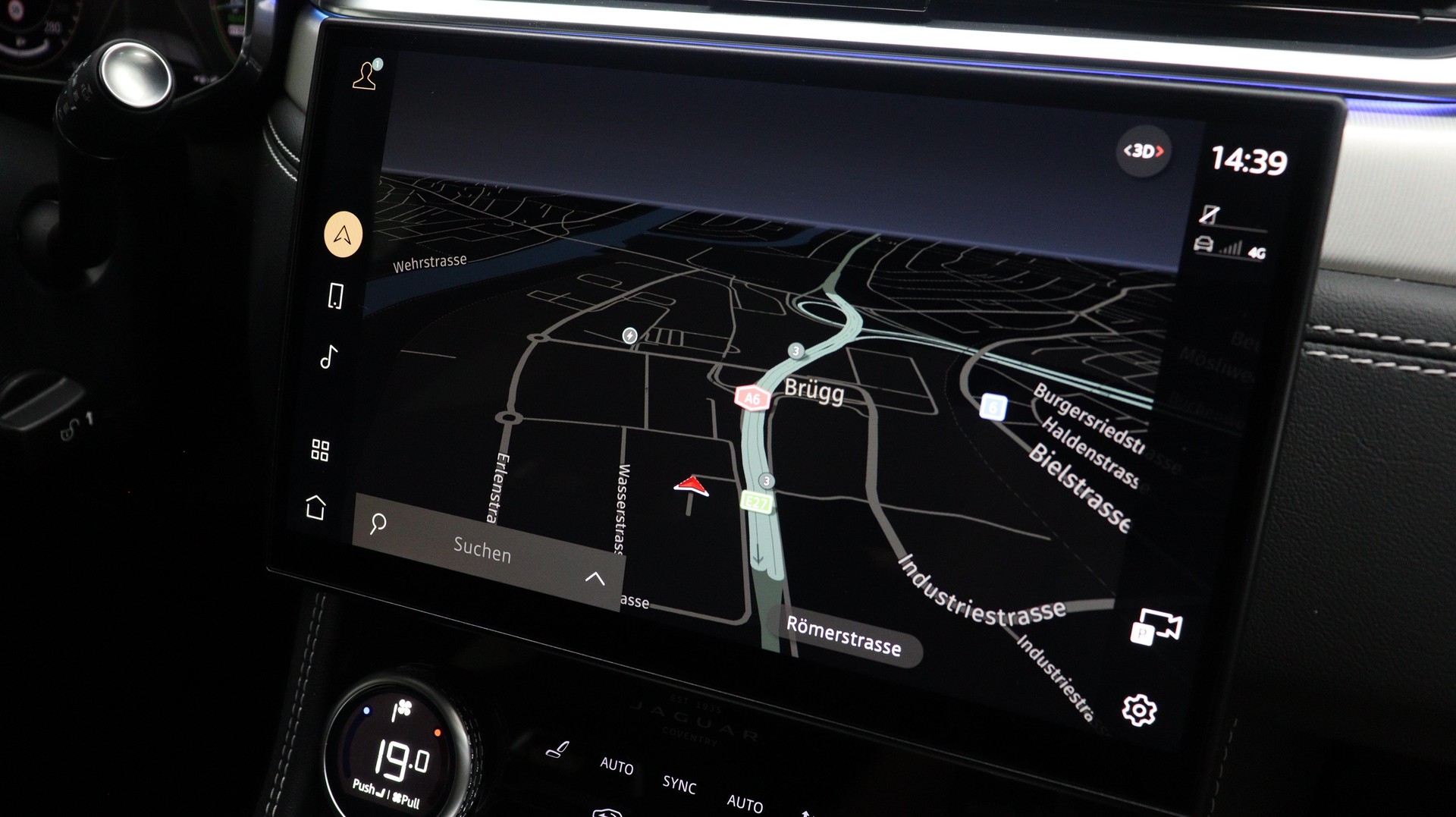 JAGUAR F-Pace 2.0 P400e R-Dynamic SE AWD-image-6