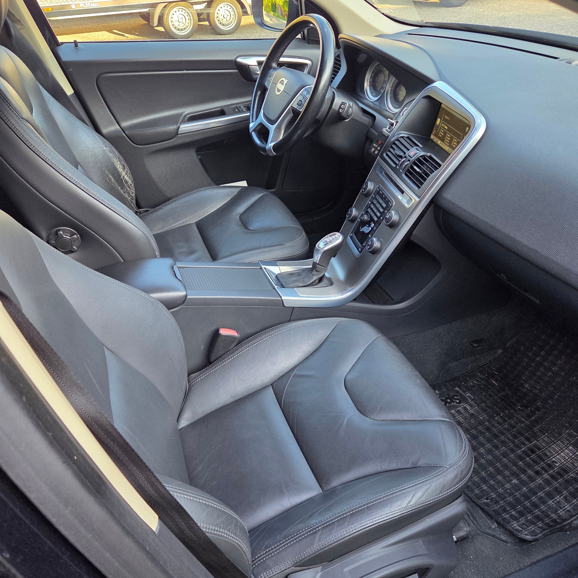 VOLVO XC60 D5 AWD Summum Geartronic-image-7