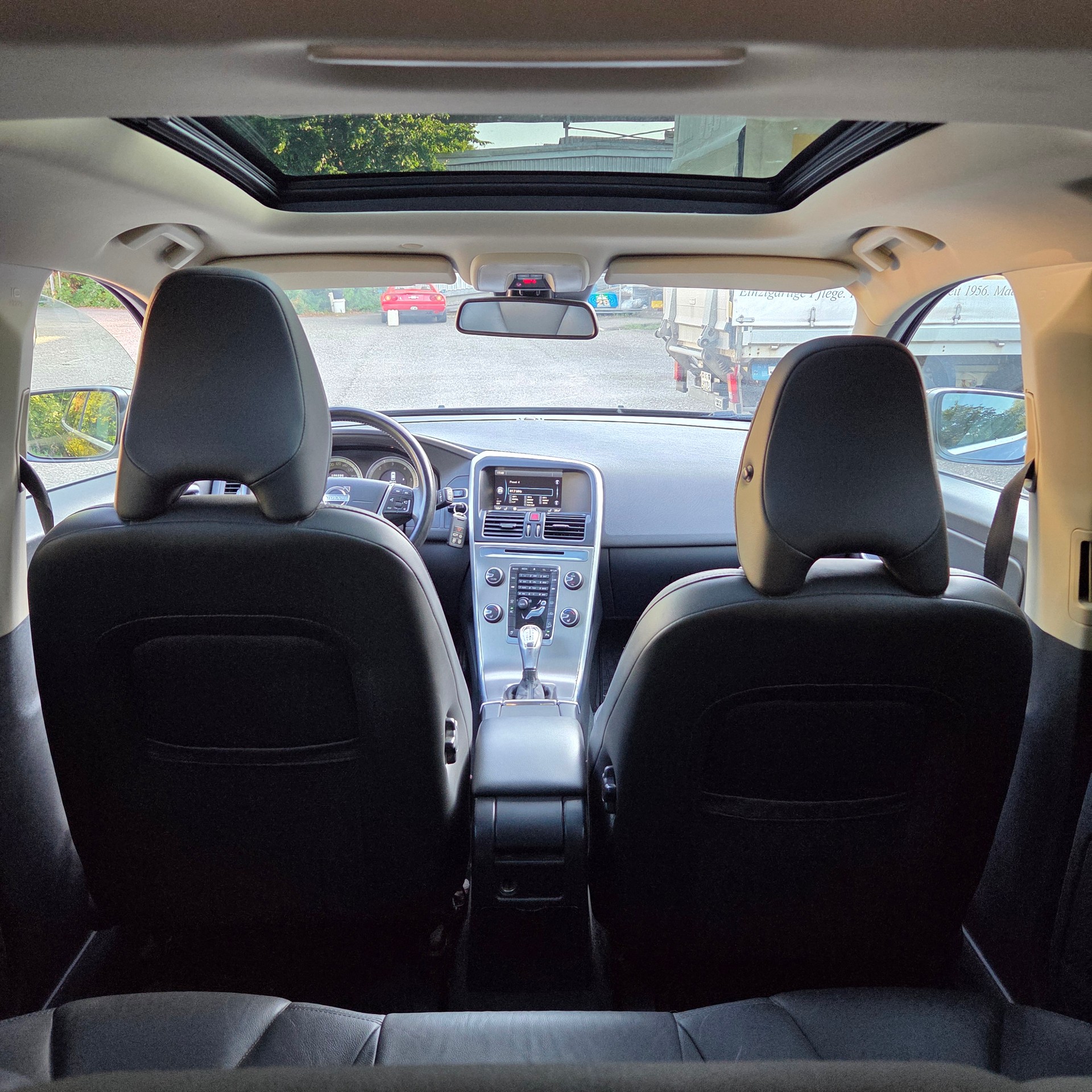 VOLVO XC60 D5 AWD Summum Geartronic-image-12