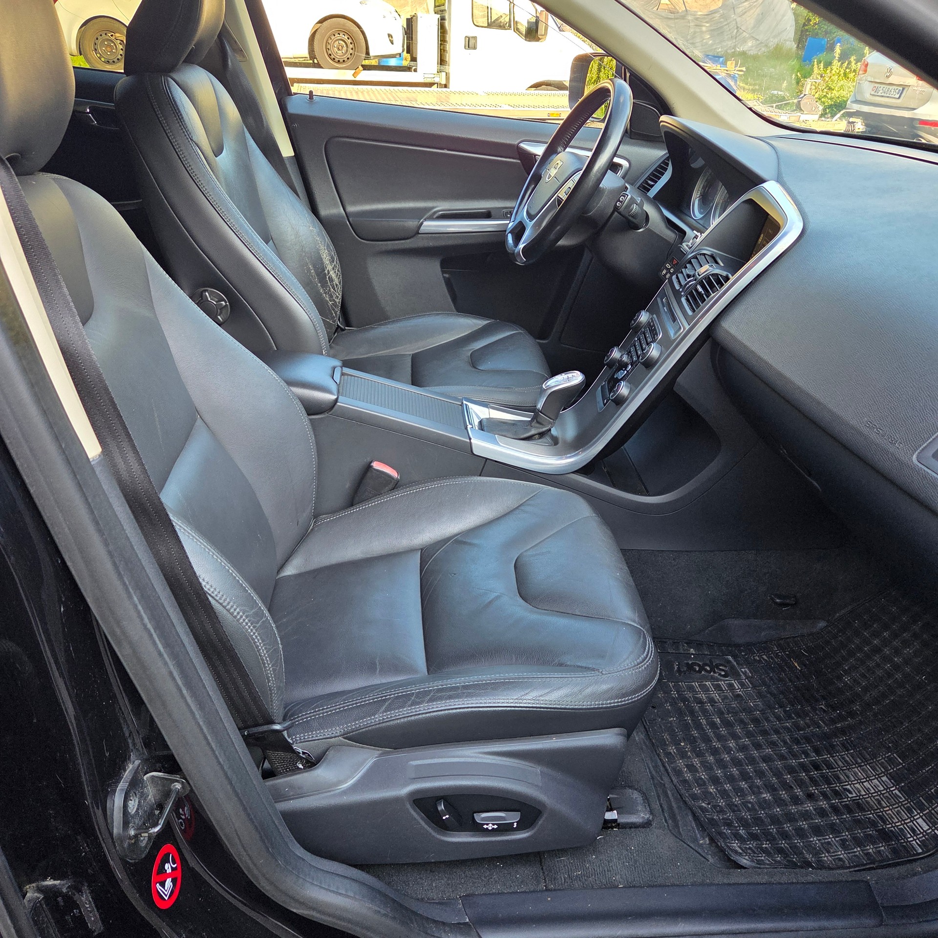 VOLVO XC60 D5 AWD Summum Geartronic-image-8