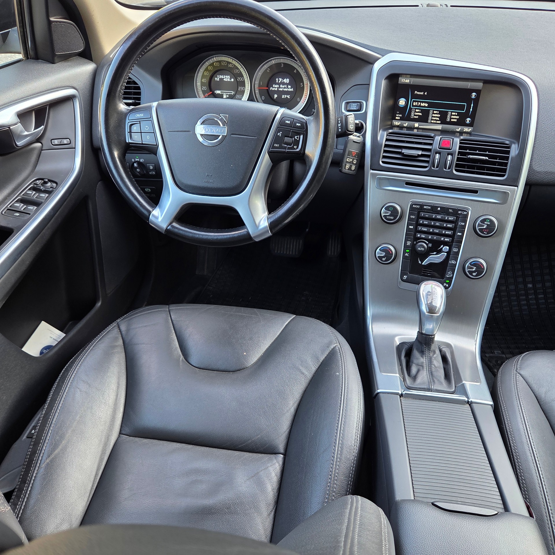 VOLVO XC60 D5 AWD Summum Geartronic-image-9