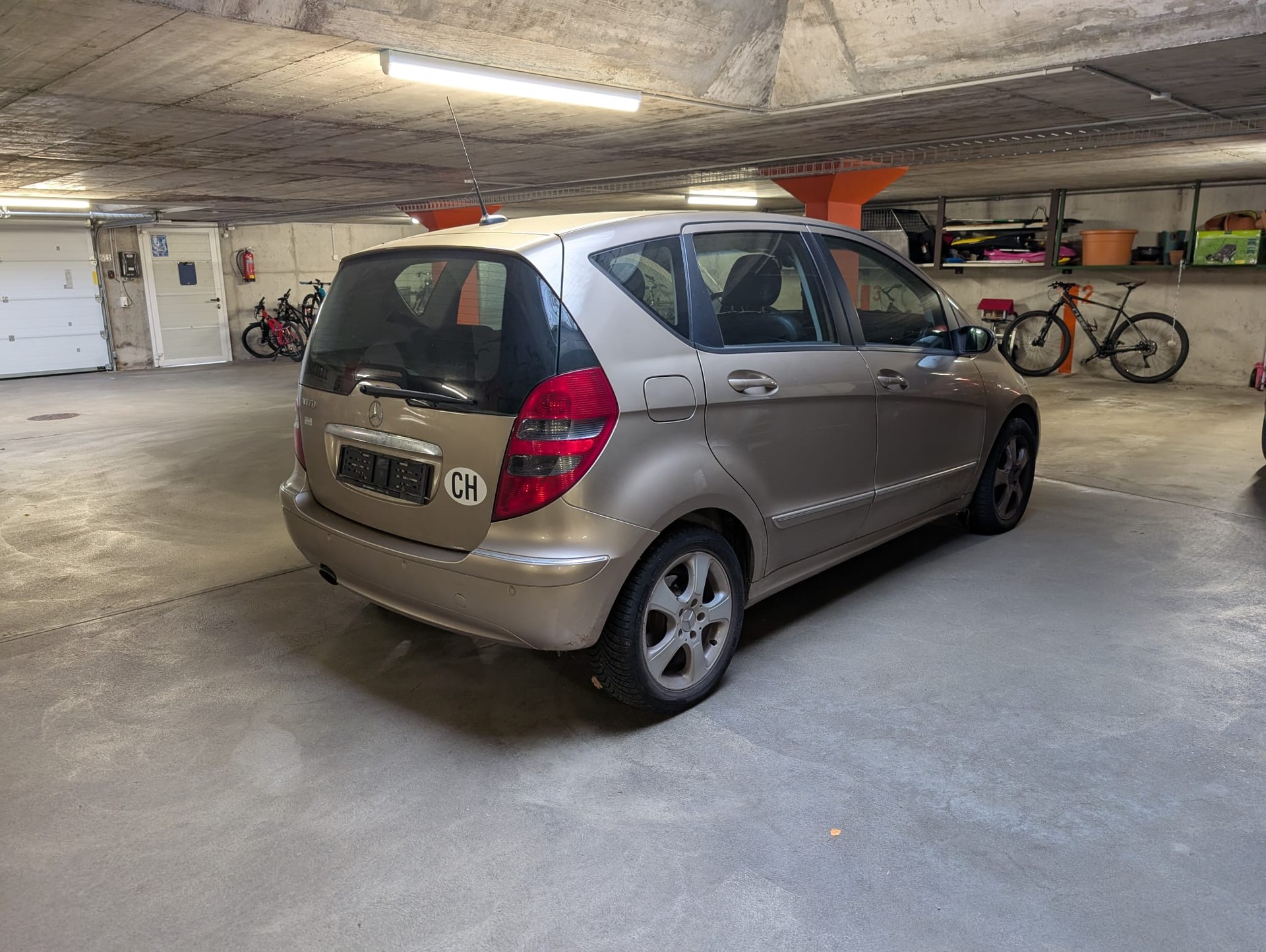 MERCEDES-BENZ A 170 Avantgarde-image-2