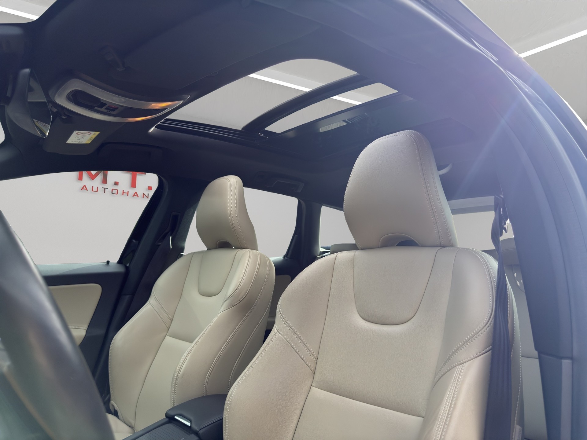 VOLVO XC60 D5 AWD Summum Geartronic-image-21