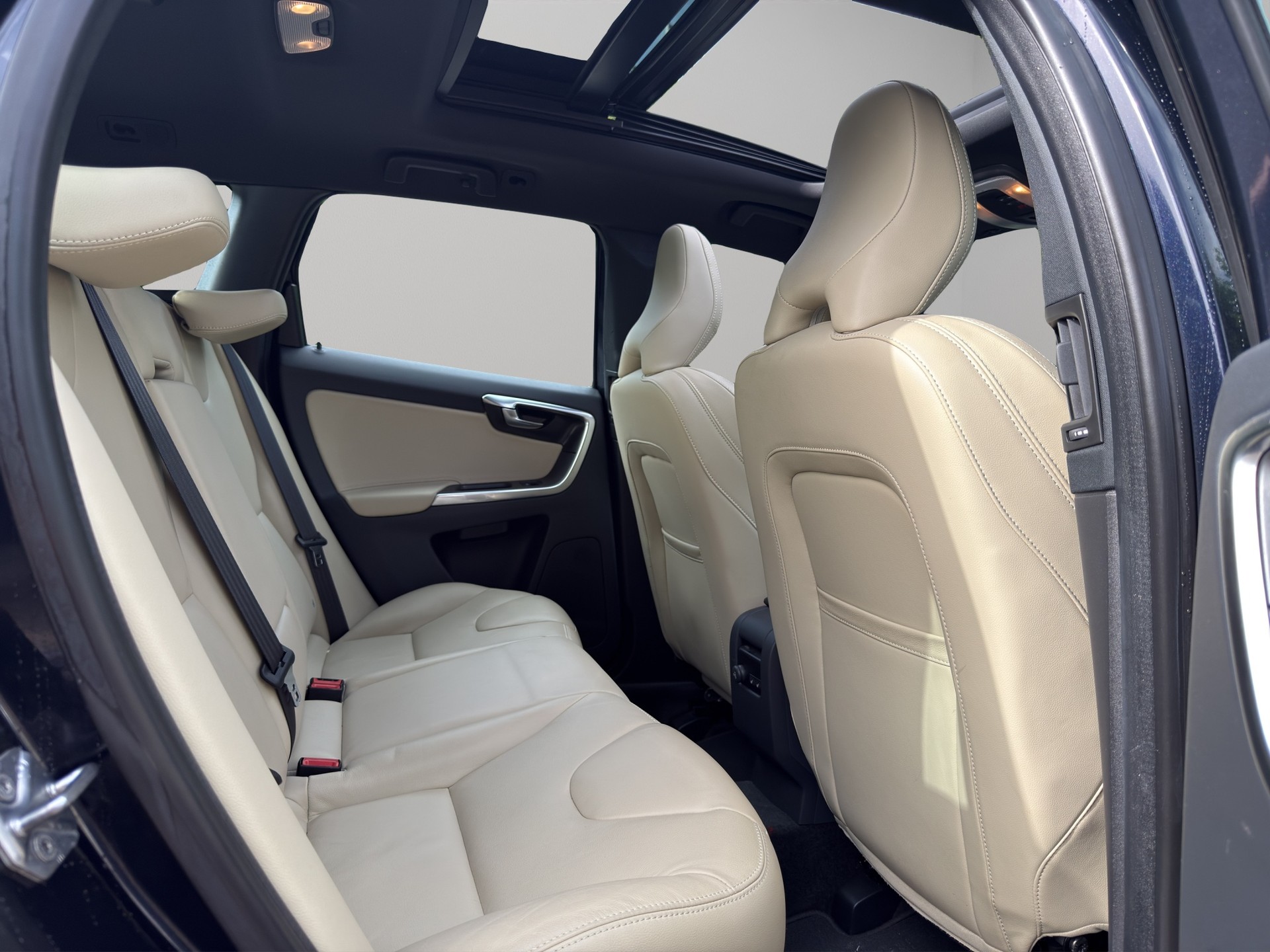 VOLVO XC60 D5 AWD Summum Geartronic-image-20