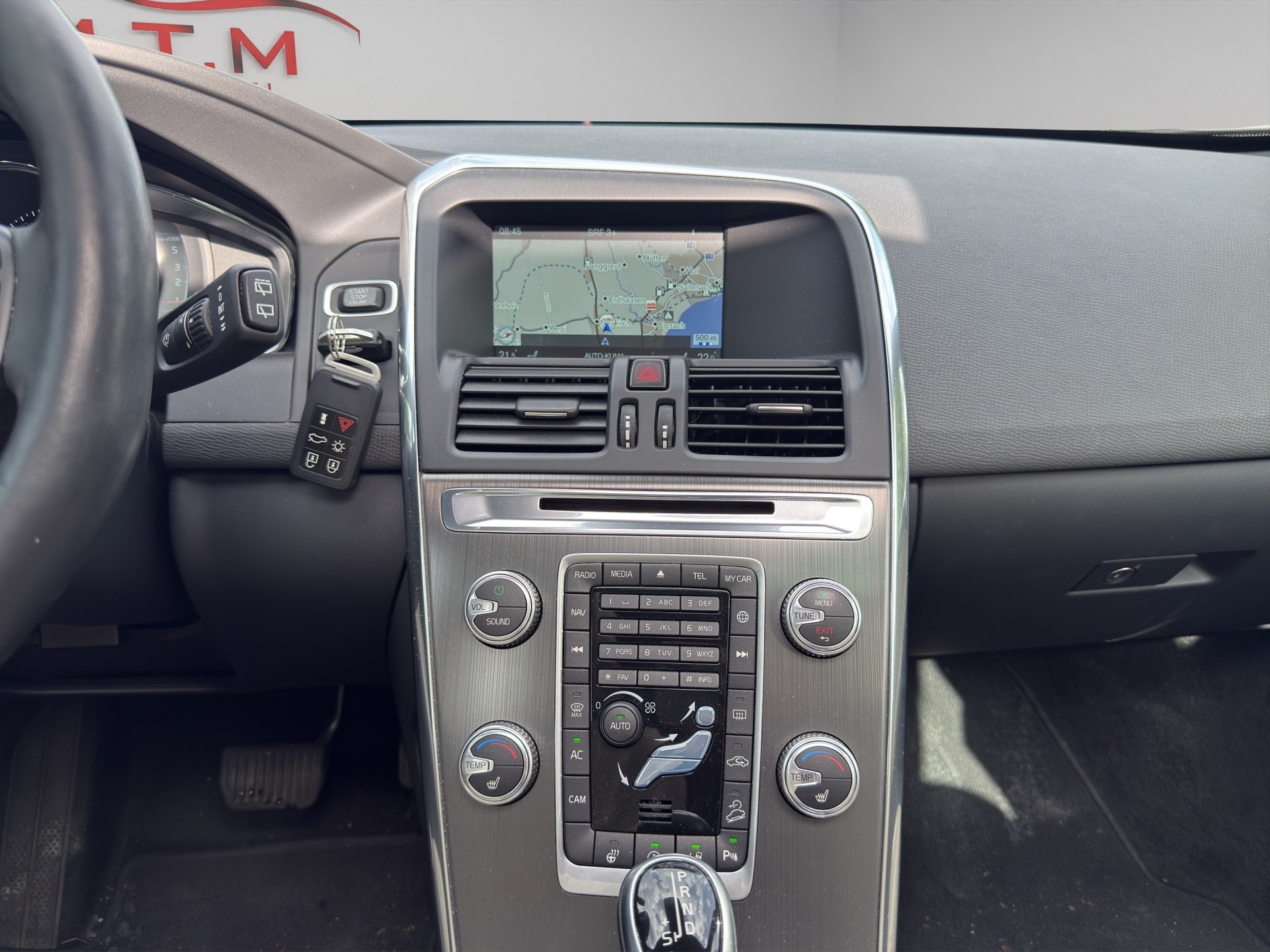 VOLVO XC60 D5 AWD Summum Geartronic-image-18