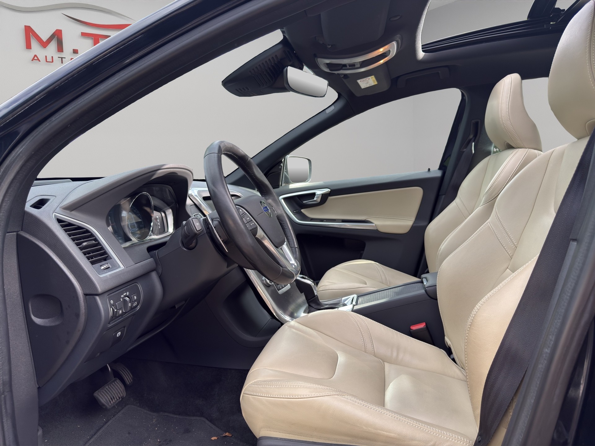 VOLVO XC60 D5 AWD Summum Geartronic-image-12