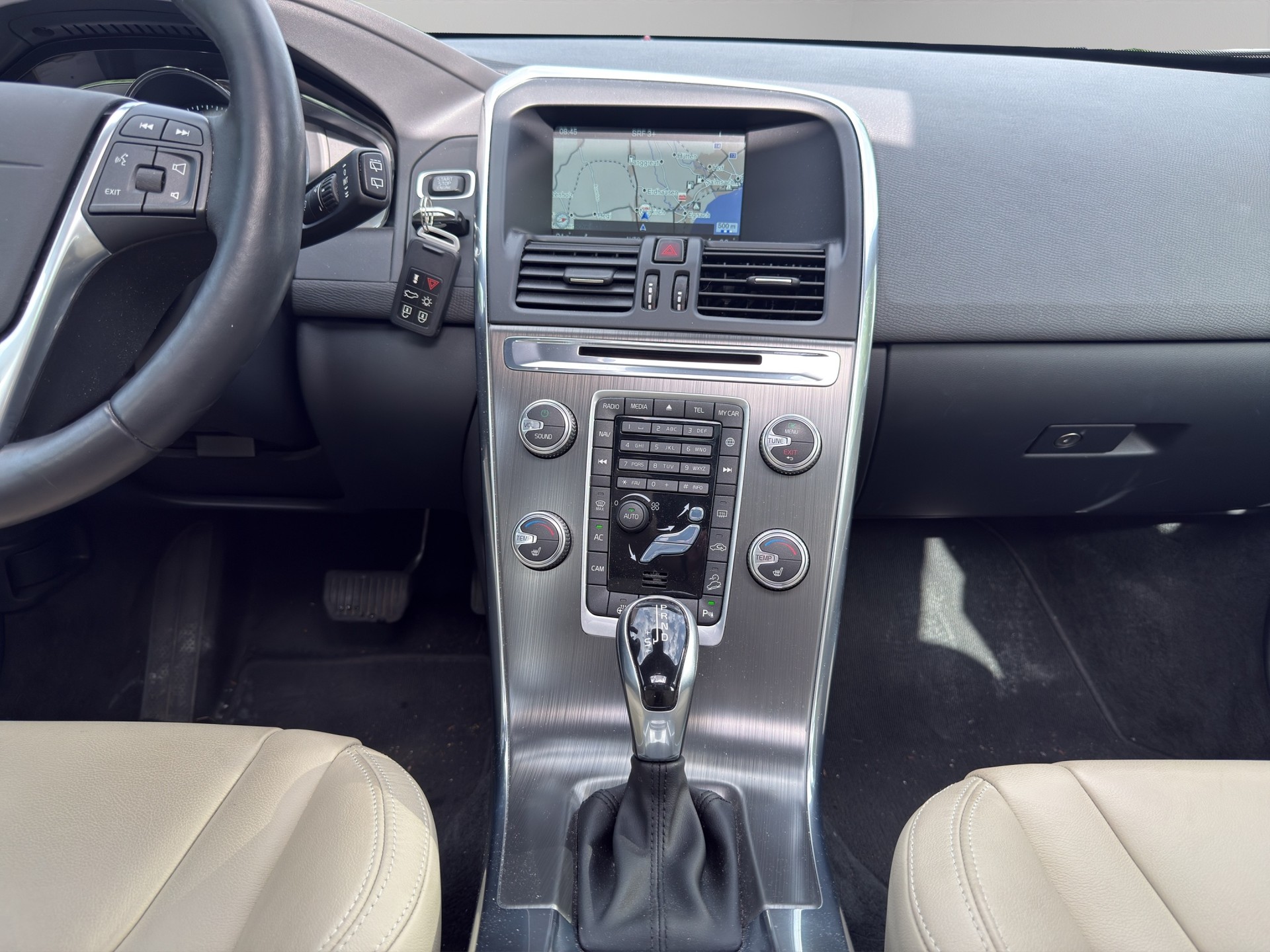VOLVO XC60 D5 AWD Summum Geartronic-image-17