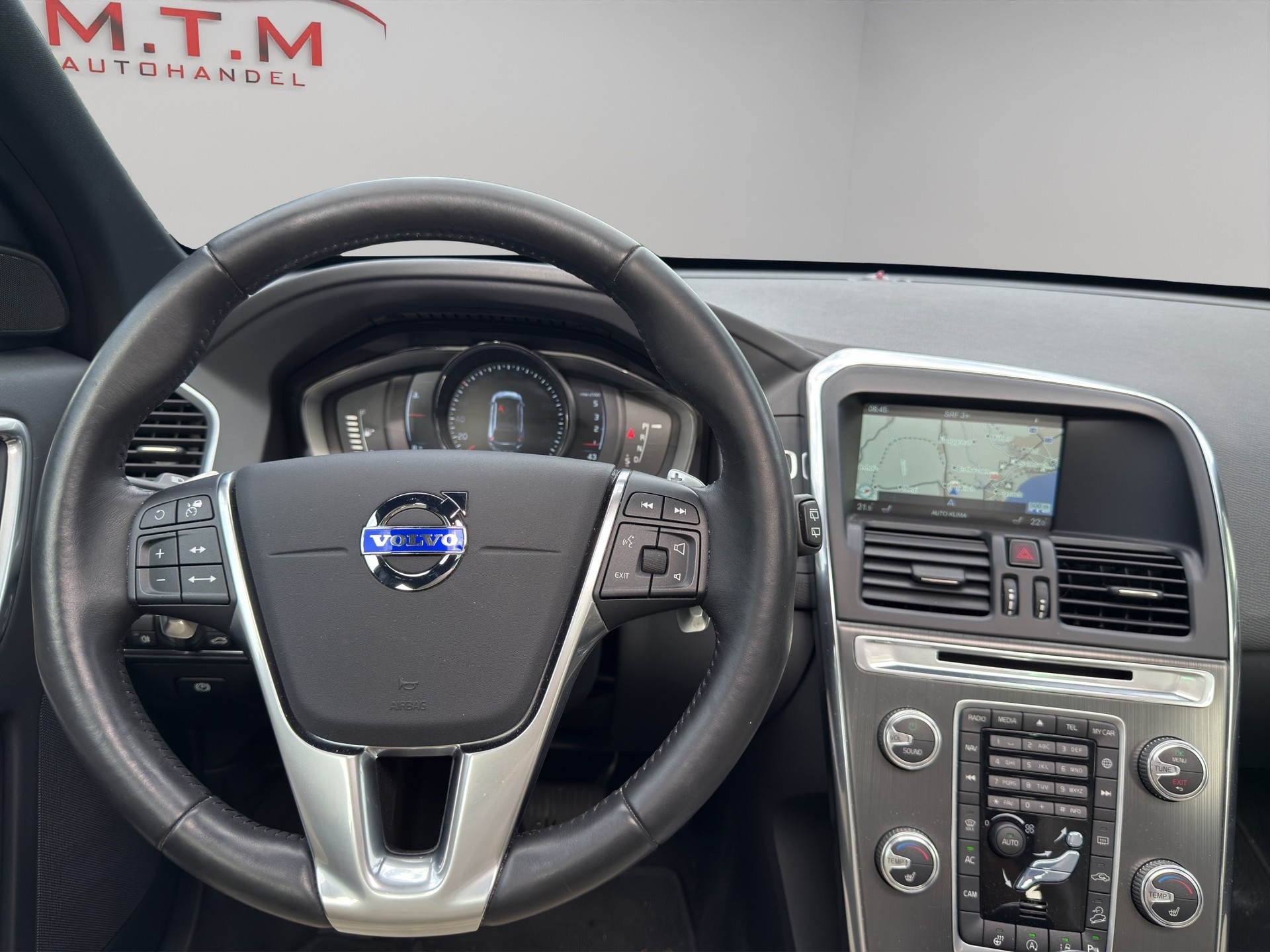 VOLVO XC60 D5 AWD Summum Geartronic-image-13