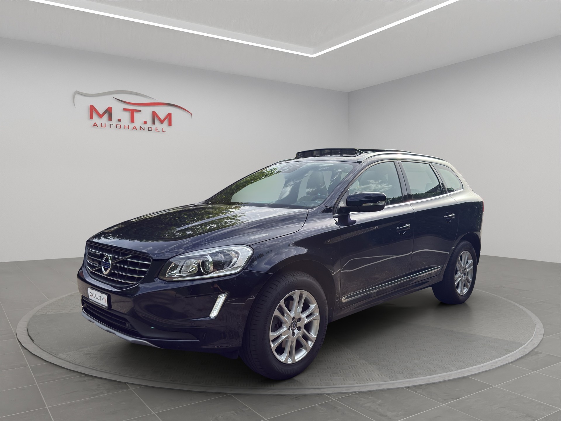 VOLVO XC60 D5 AWD Summum Geartronic-image-3
