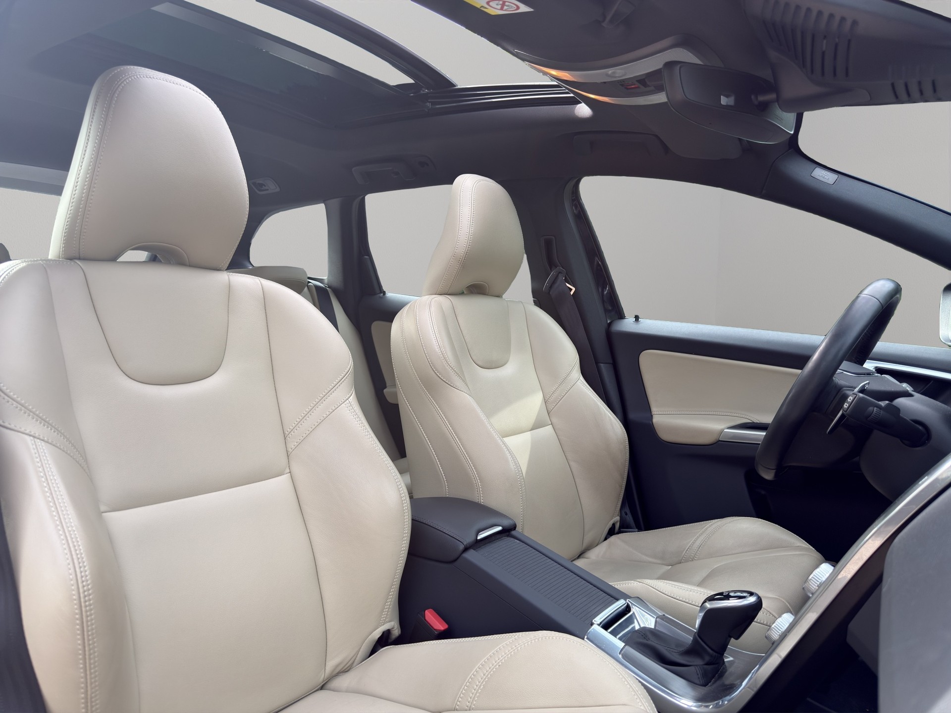 VOLVO XC60 D5 AWD Summum Geartronic-image-19