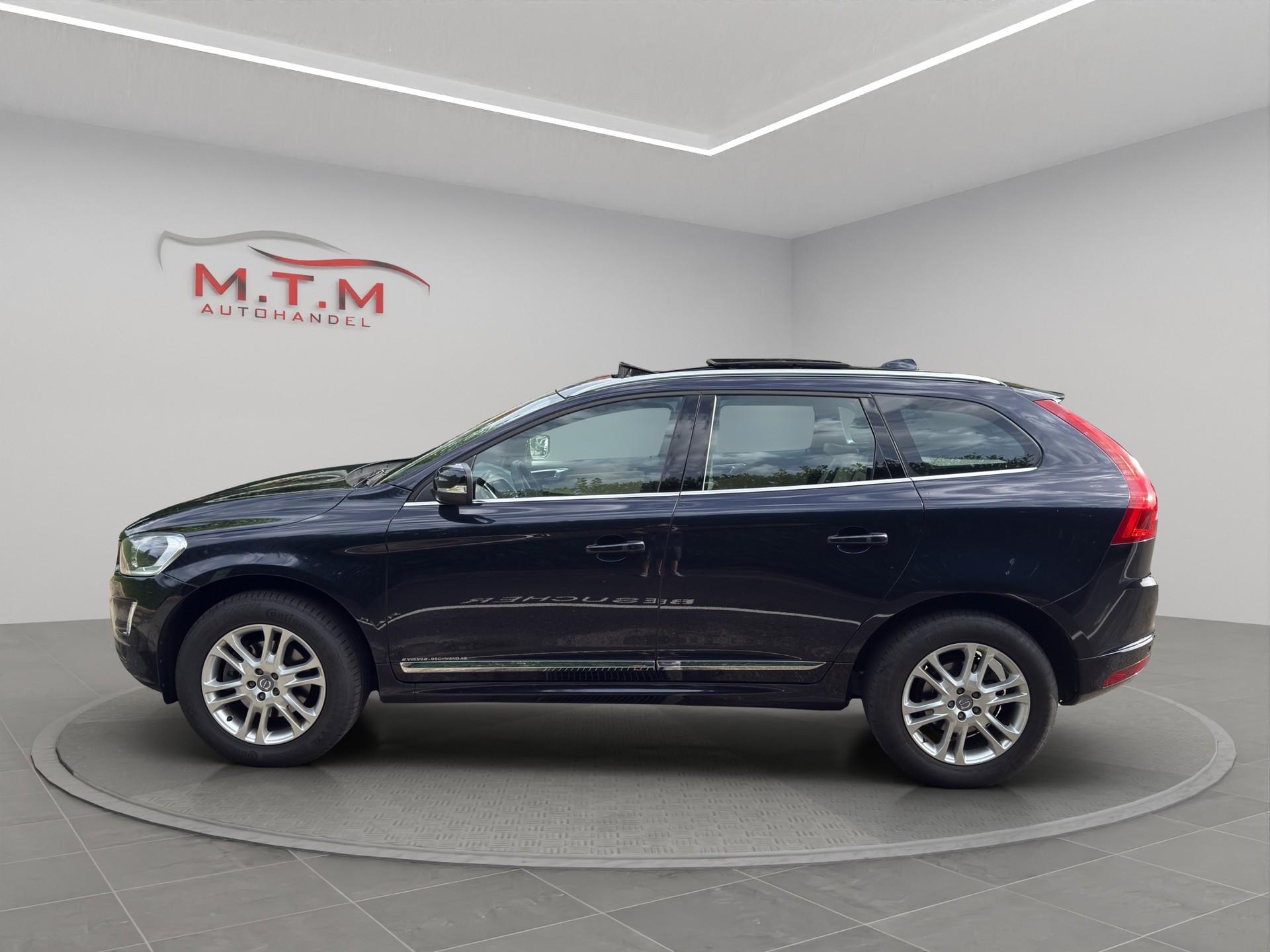 VOLVO XC60 D5 AWD Summum Geartronic-image-5