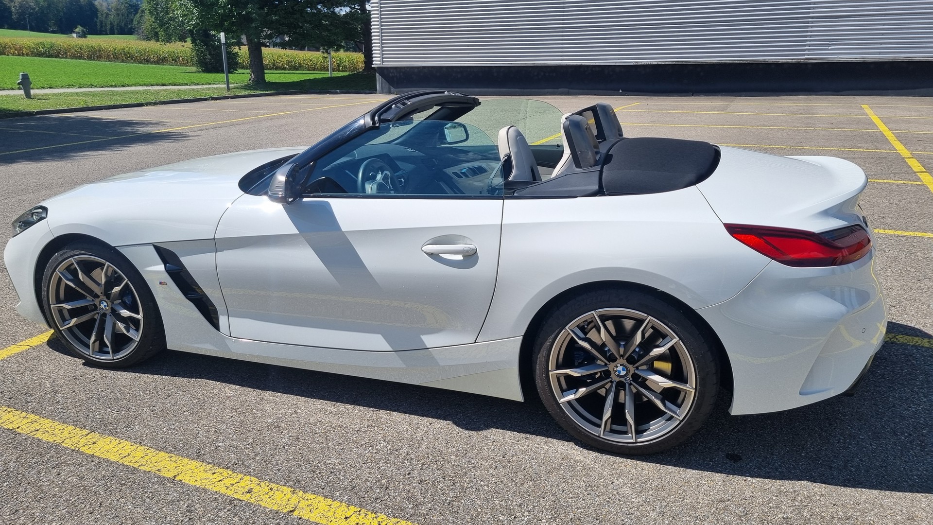 BMW M40i-image-2