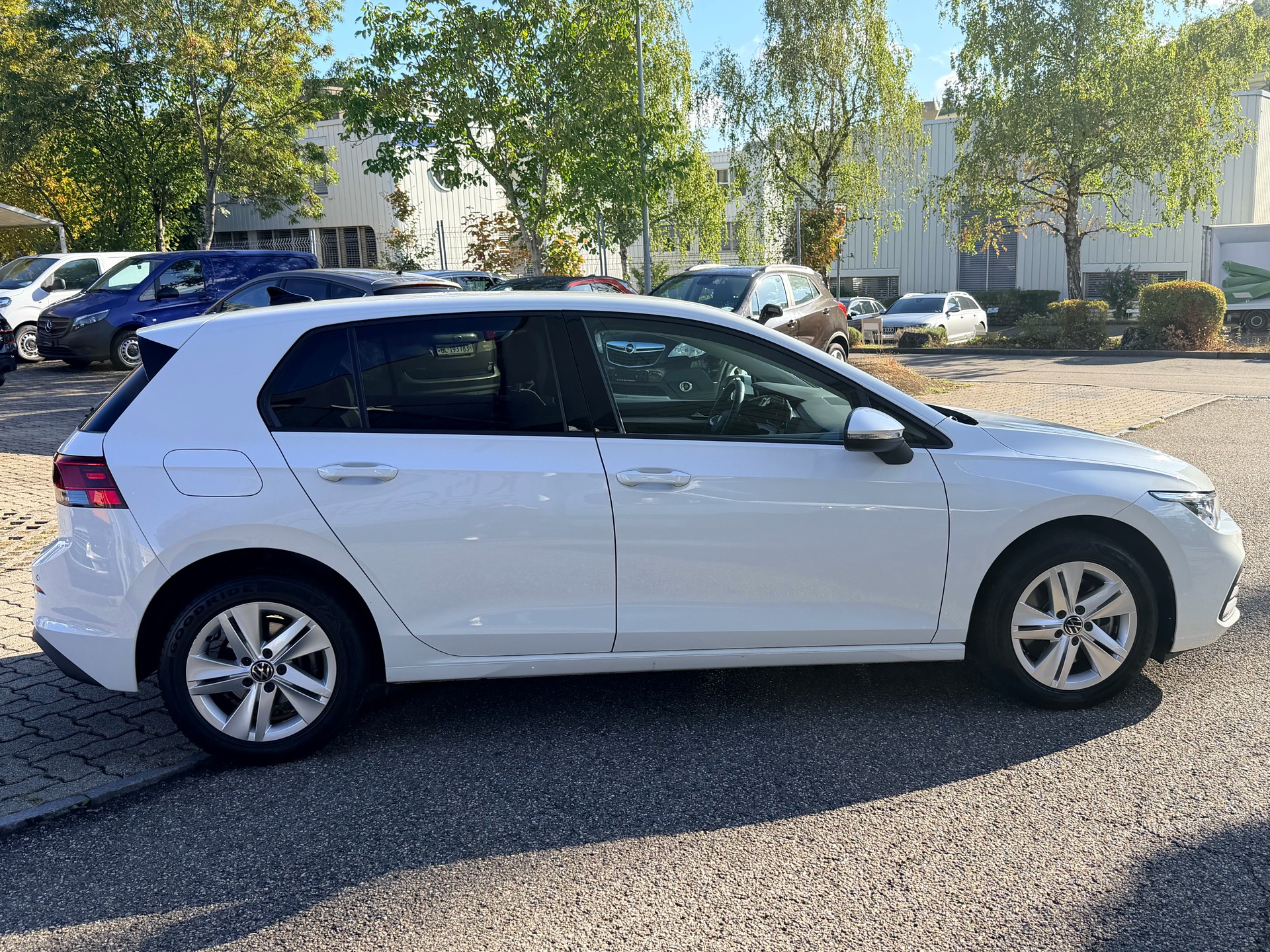 VW Golf 2.0 TDI Life DSG 4Motion-image-1