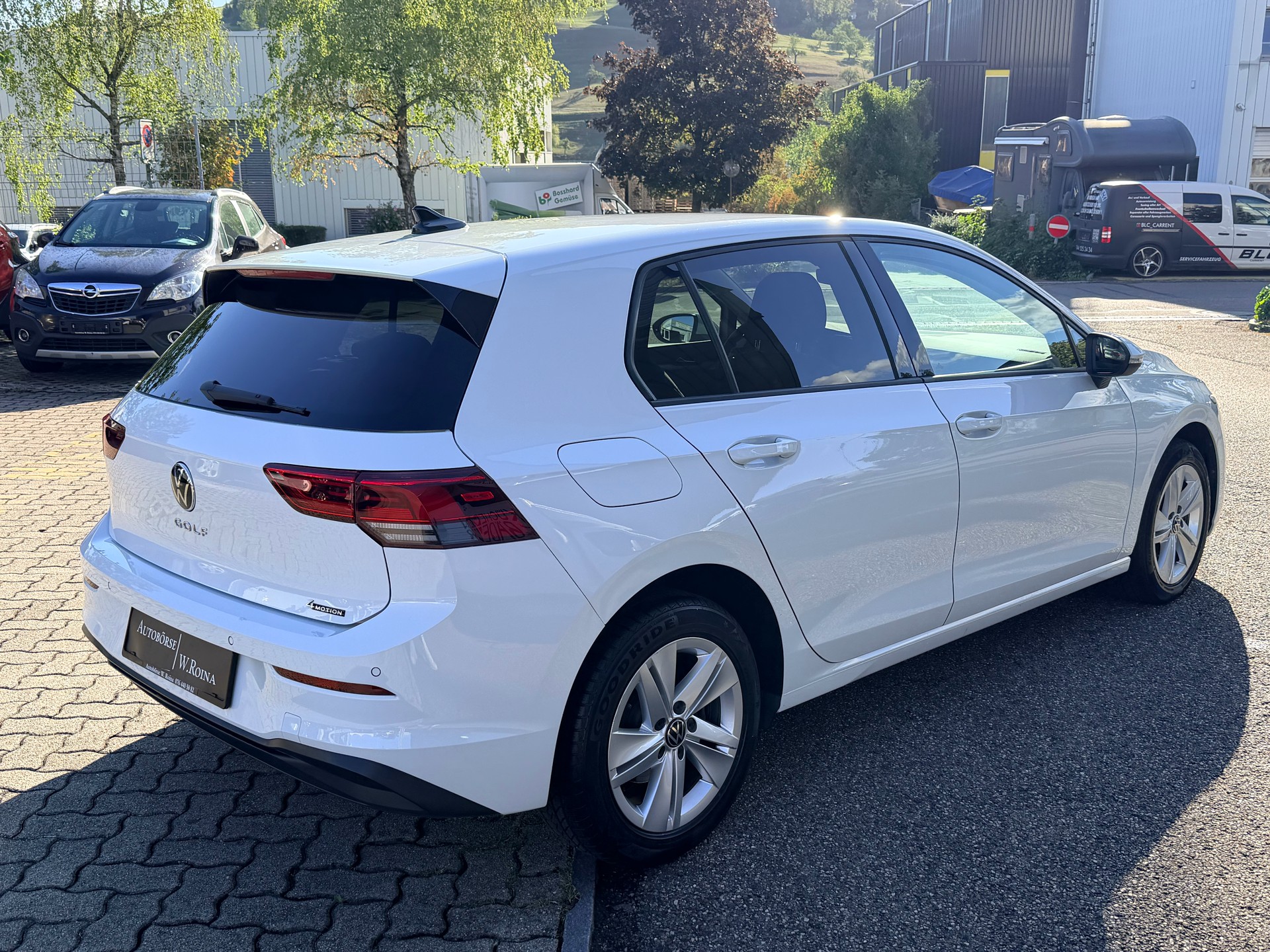 VW Golf 2.0 TDI Life DSG 4Motion-image-2