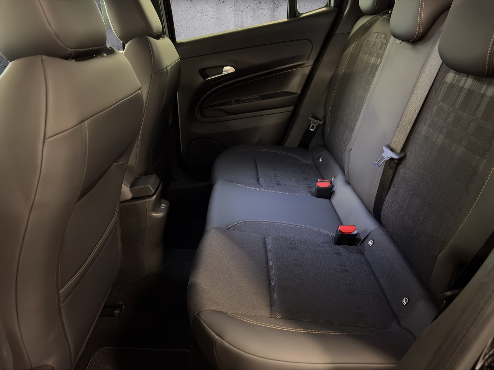 JEEP Avenger 1.2 MHEV 85th Anniversary Sky 4xe-image-8