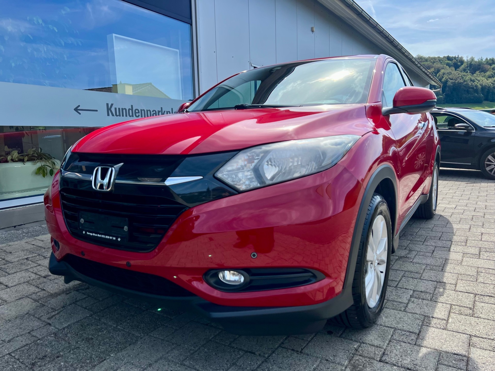 HONDA HR-V 1.5i-VTEC Executive-image-2