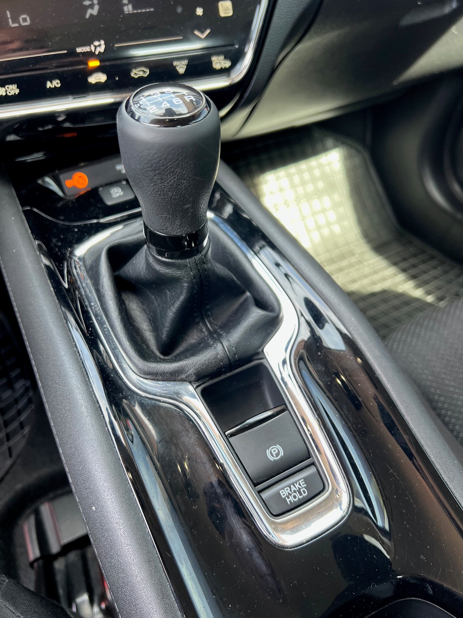 HONDA HR-V 1.5i-VTEC Executive-image-15