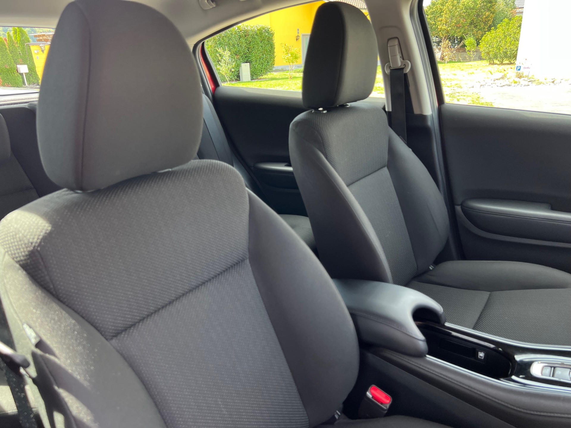 HONDA HR-V 1.5i-VTEC Executive-image-9