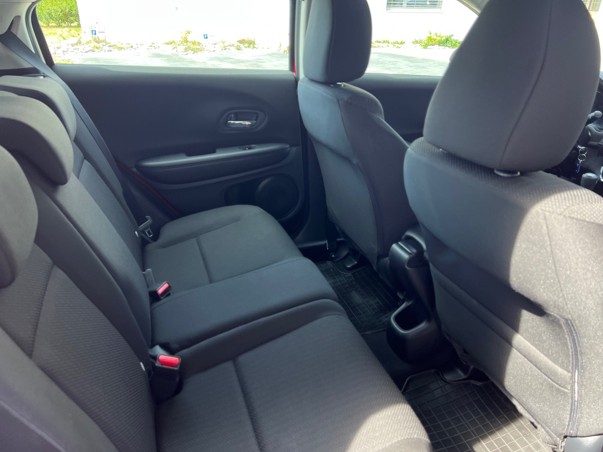 HONDA HR-V 1.5i-VTEC Executive-image-10