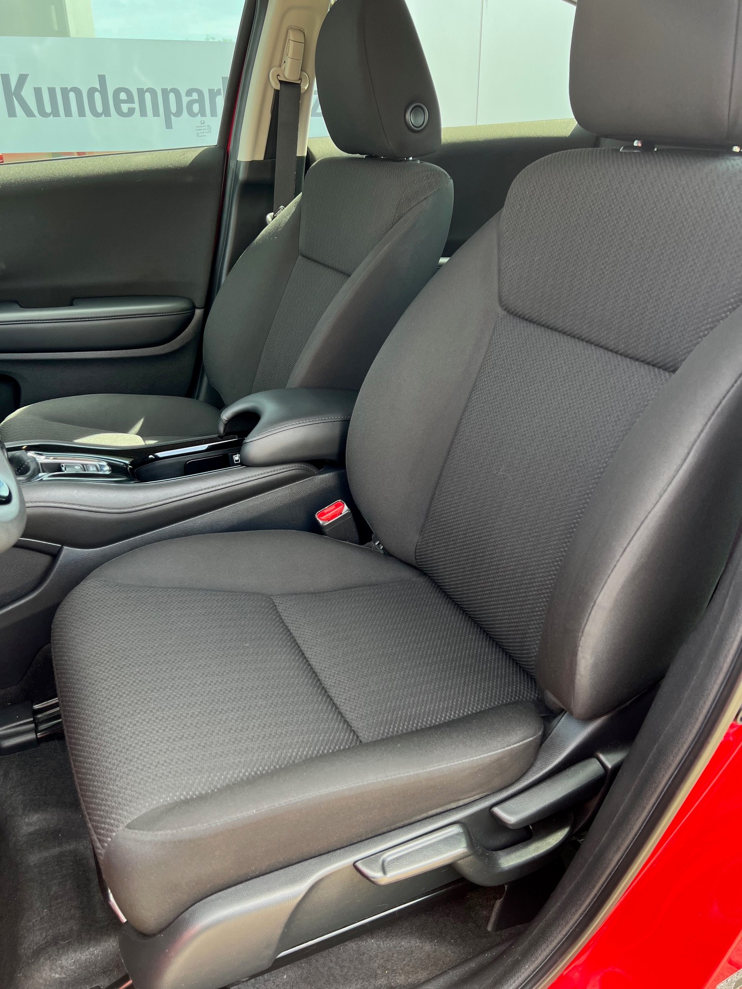 HONDA HR-V 1.5i-VTEC Executive-image-13