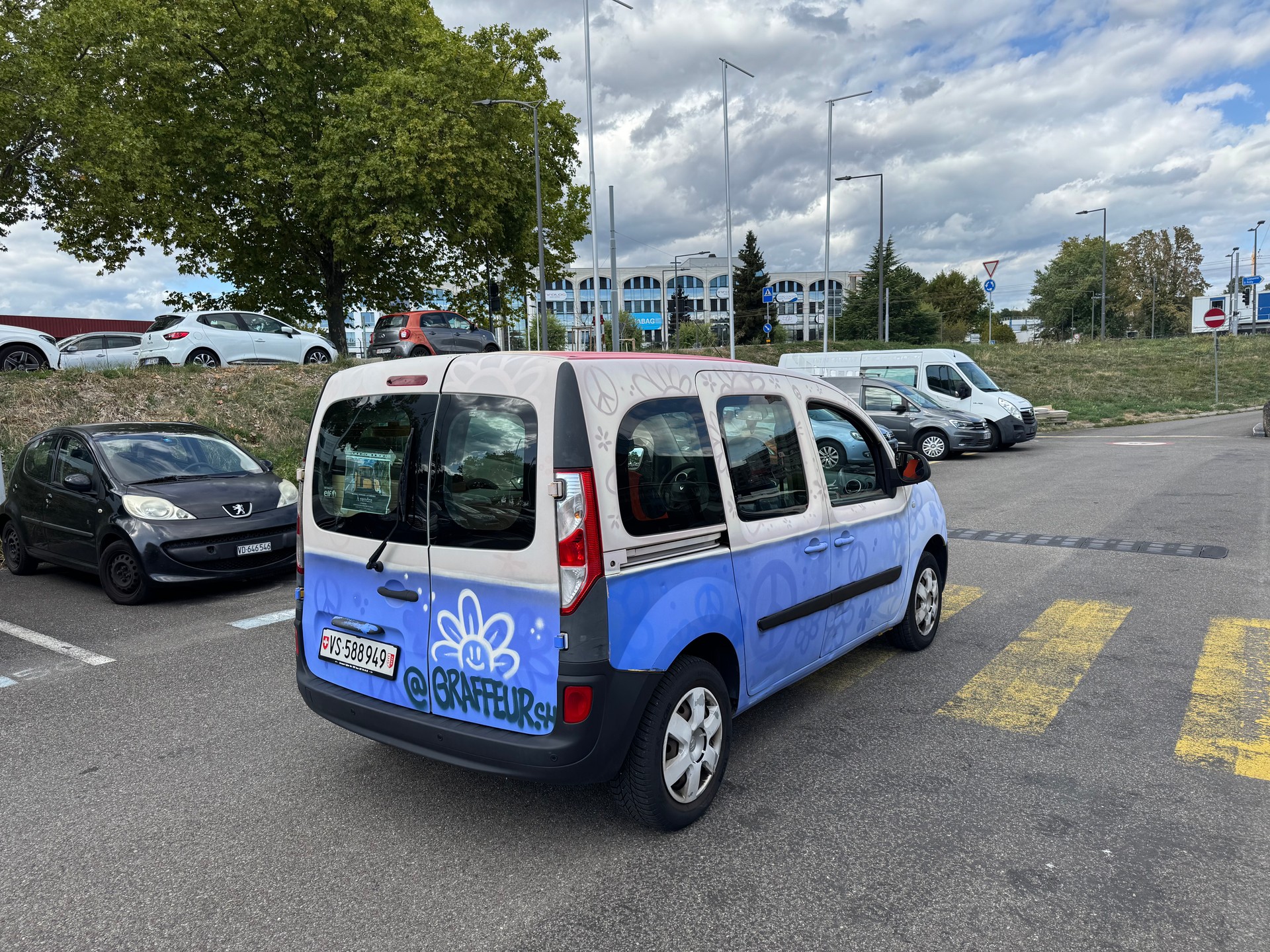 RENAULT Kangoo Medium 1.6 105 Business A-image-7