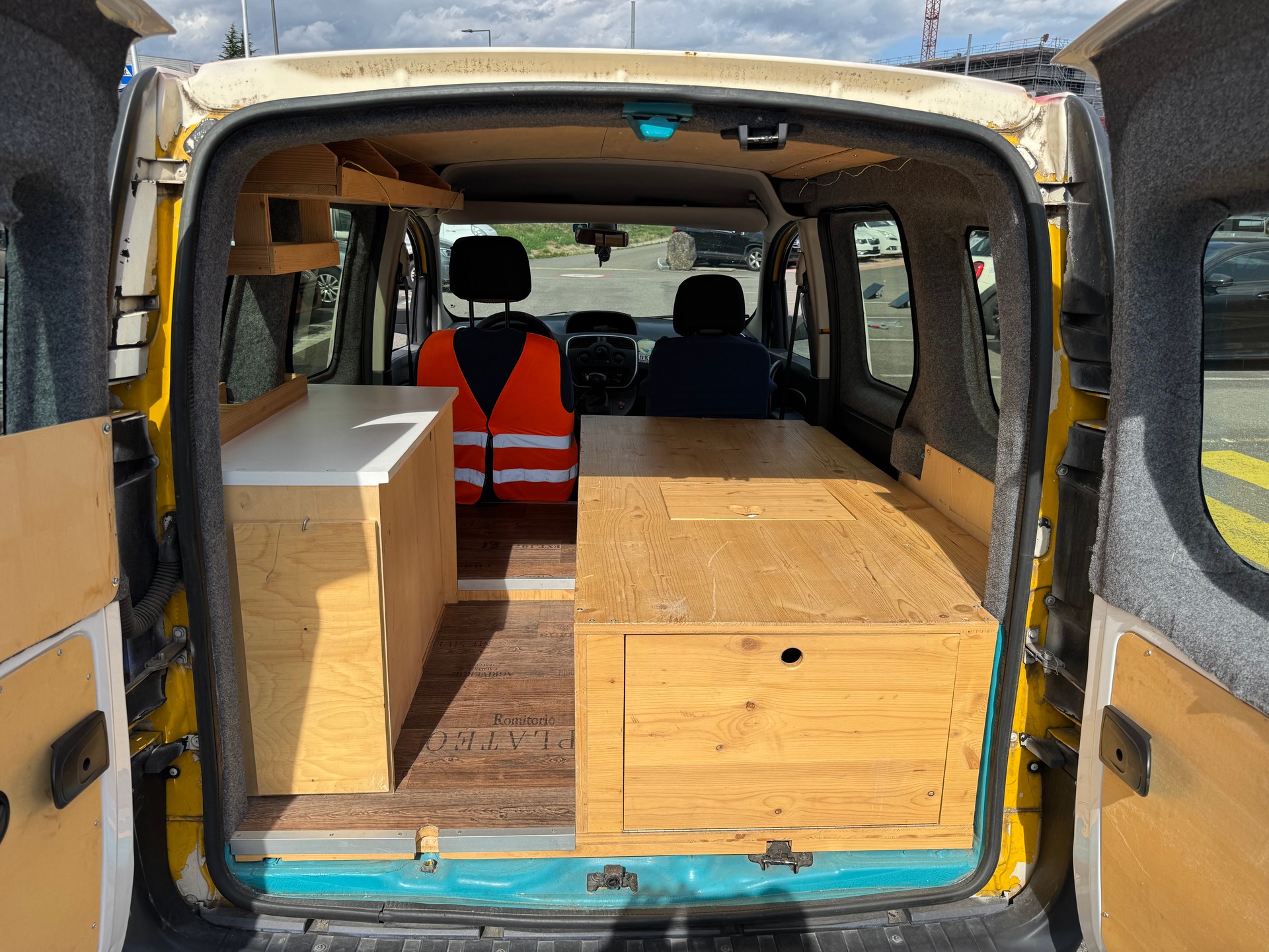 RENAULT Kangoo Medium 1.6 105 Business A-image-14