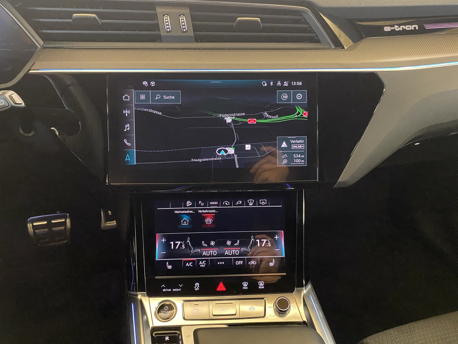 AUDI Q8 55 e-tron Black Edition quattro-image-10