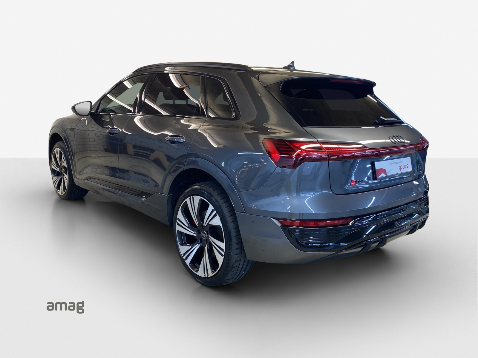 AUDI Q8 55 e-tron Black Edition quattro-image-2