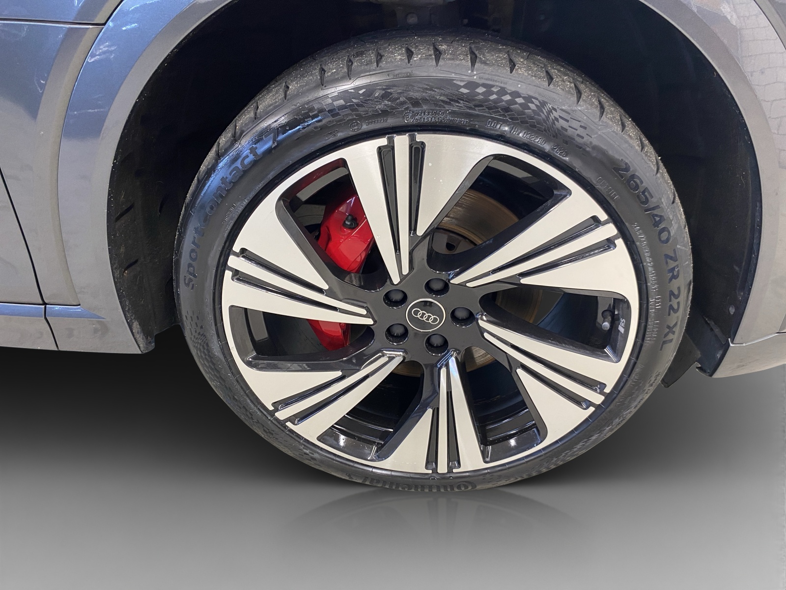 AUDI Q8 55 e-tron Black Edition quattro-image-15