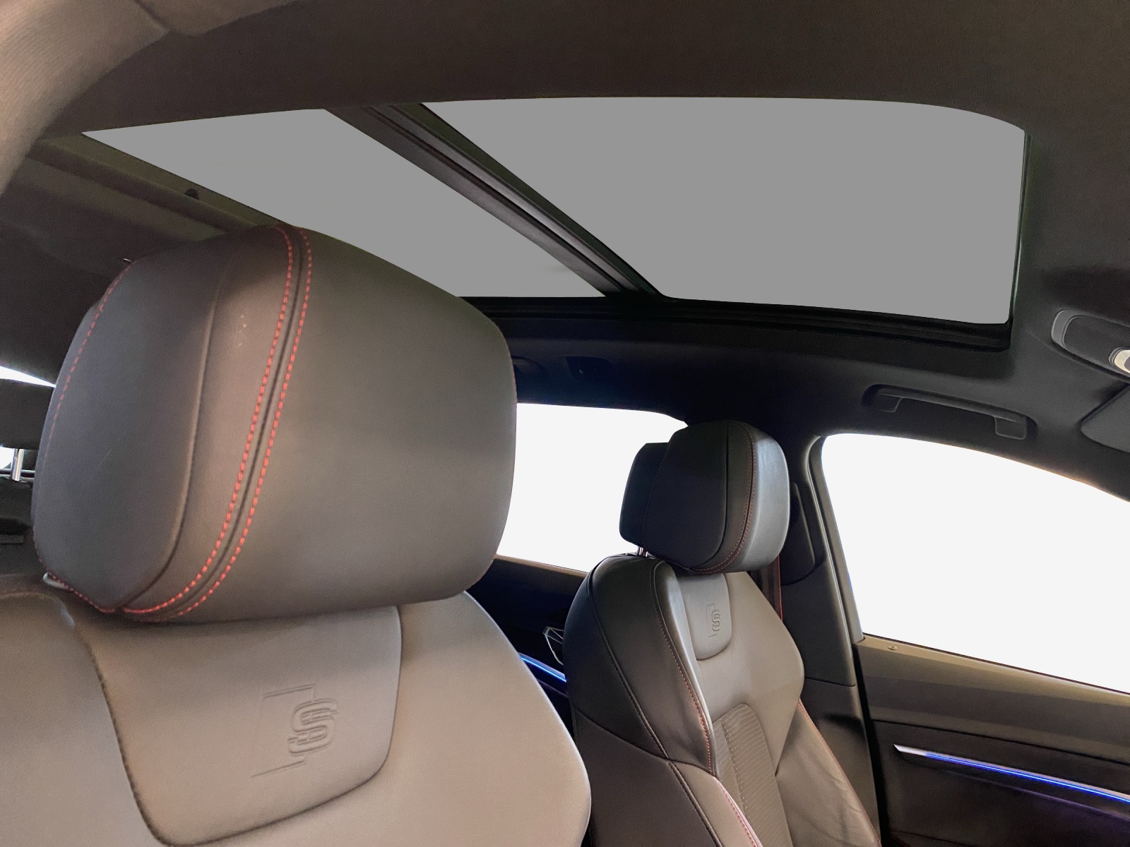 AUDI Q8 55 e-tron Black Edition quattro-image-13