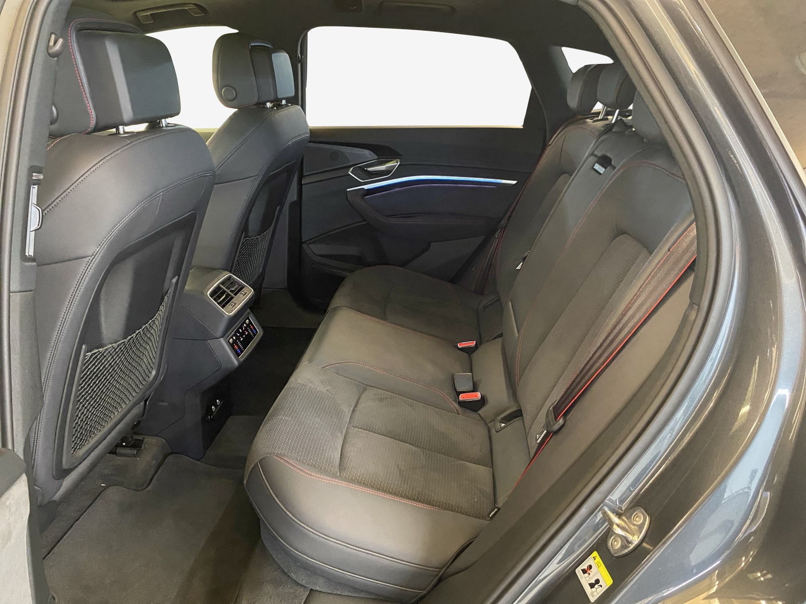 AUDI Q8 55 e-tron Black Edition quattro-image-11