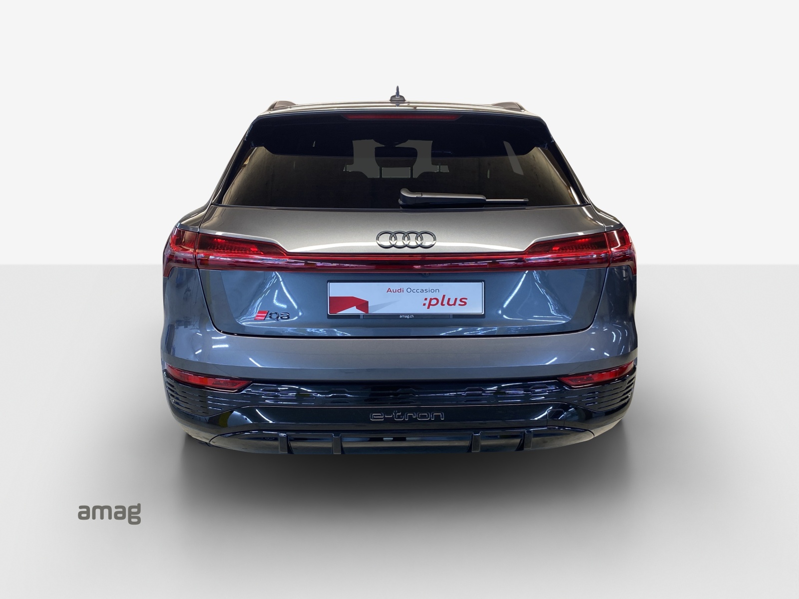 AUDI Q8 55 e-tron Black Edition quattro-image-3