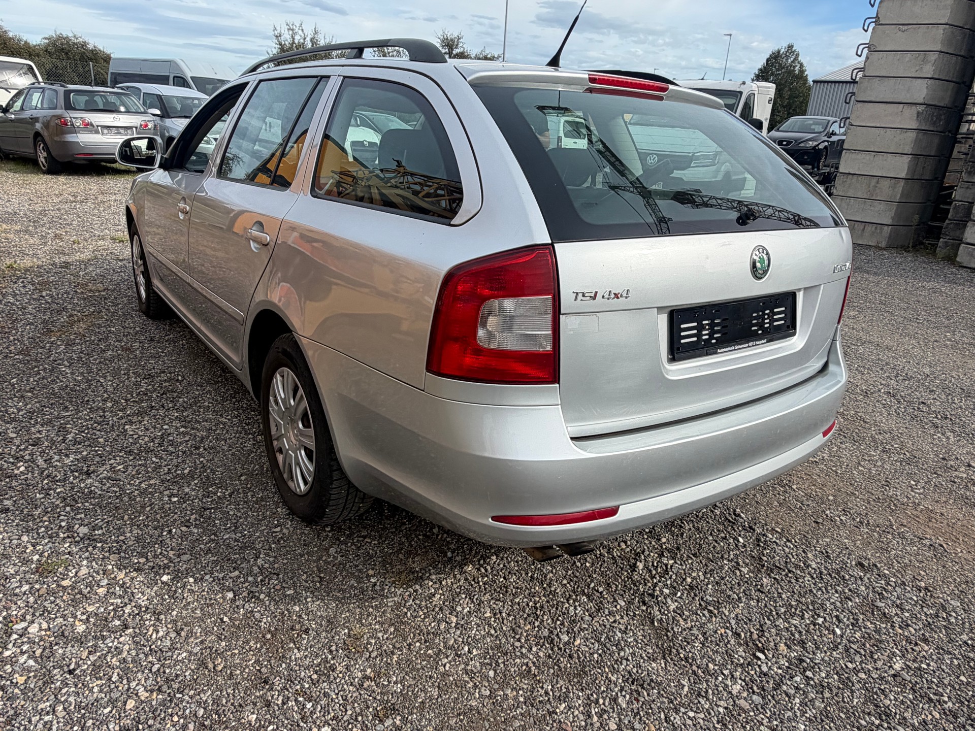 SKODA Octavia Combi 1.8 TSI Adventure 4x4-image-6