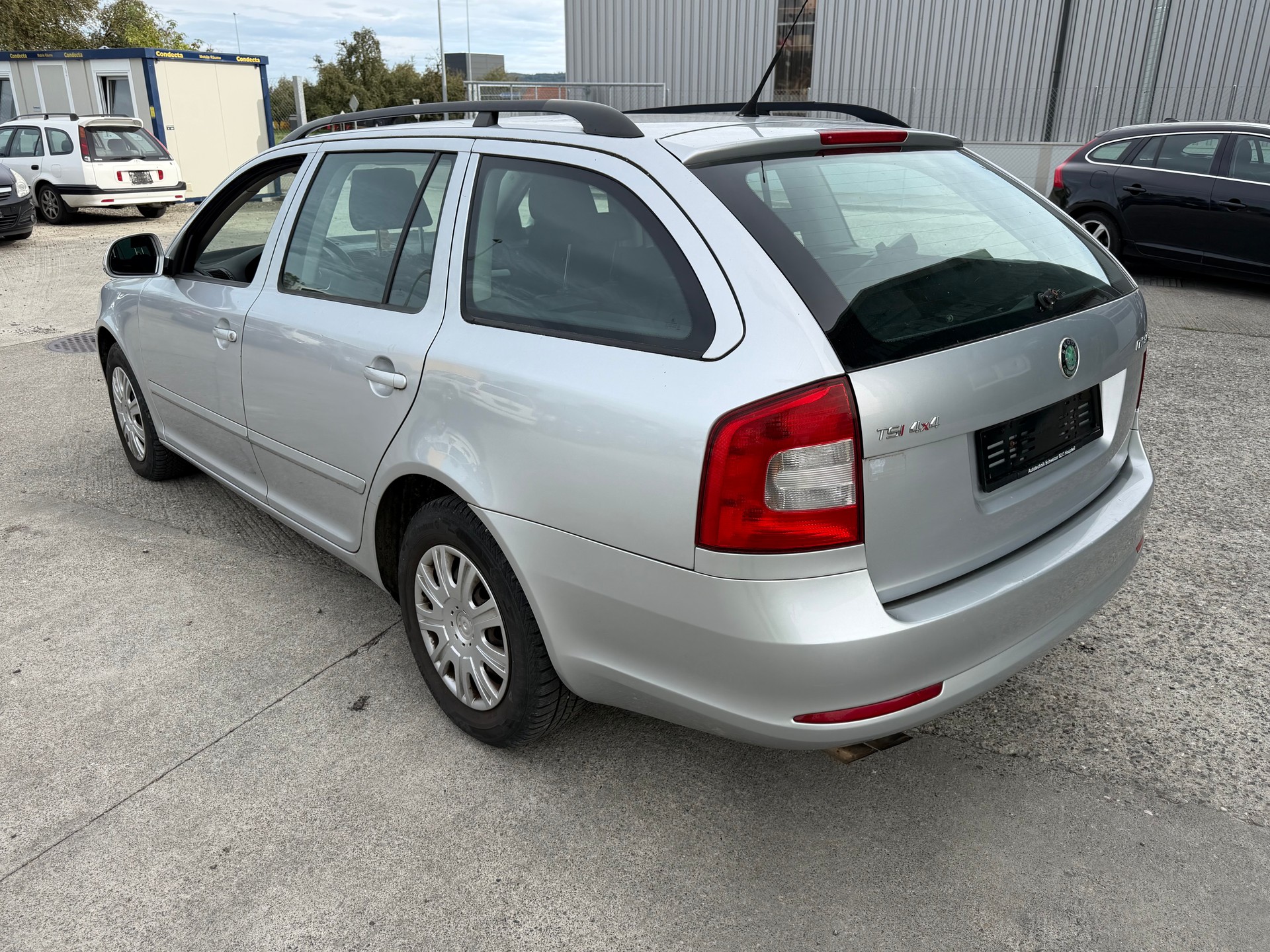 SKODA Octavia Combi 1.8 TSI Adventure 4x4-image-2