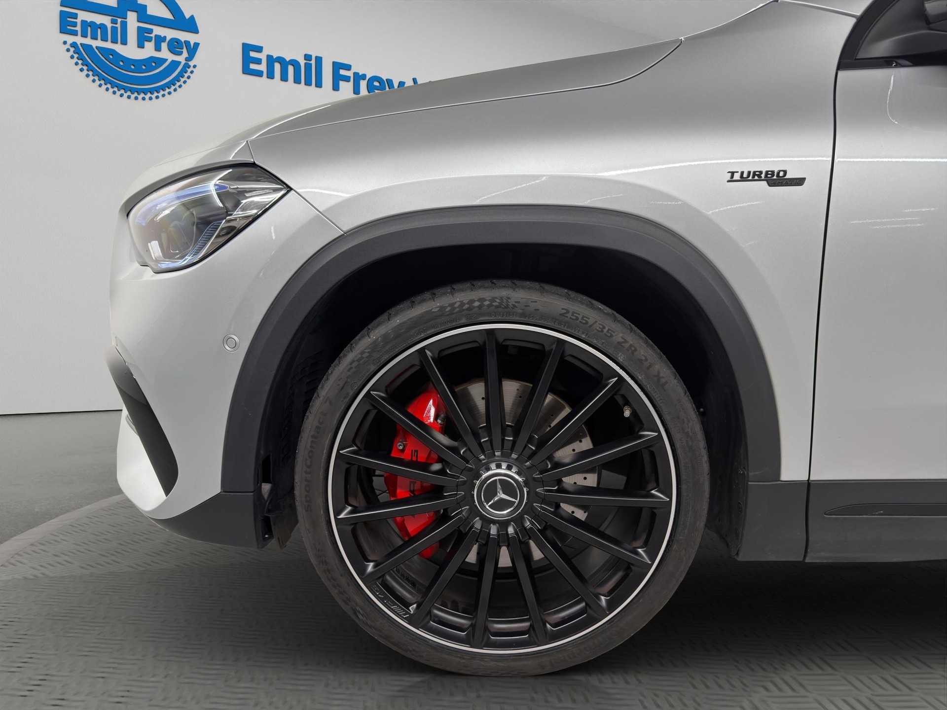 MERCEDES-BENZ GLA 35 AMG 4matic-showroom-element-3