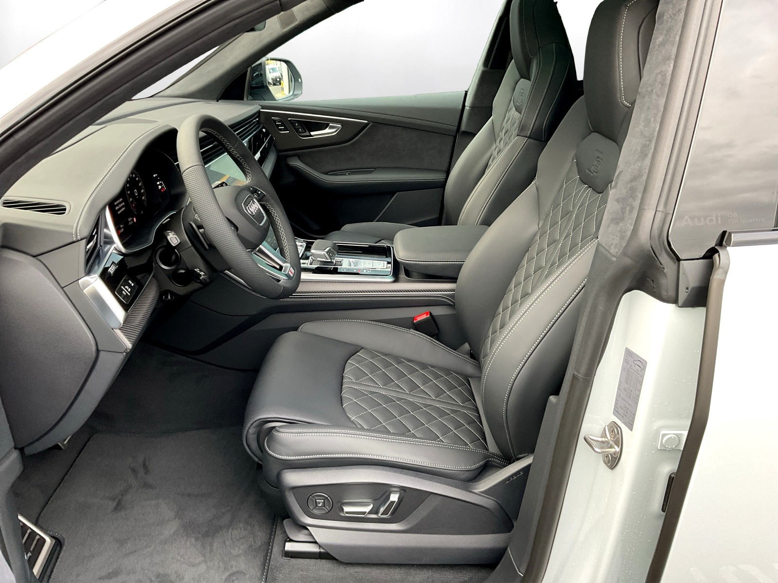 AUDI Q8 SUV TDI quattro 210 kW tiptronic-image-9