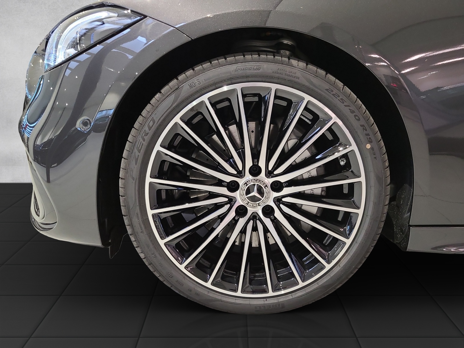 MERCEDES-BENZ C 220 d 4M AMG Swiss Star W206-showroom-element-1