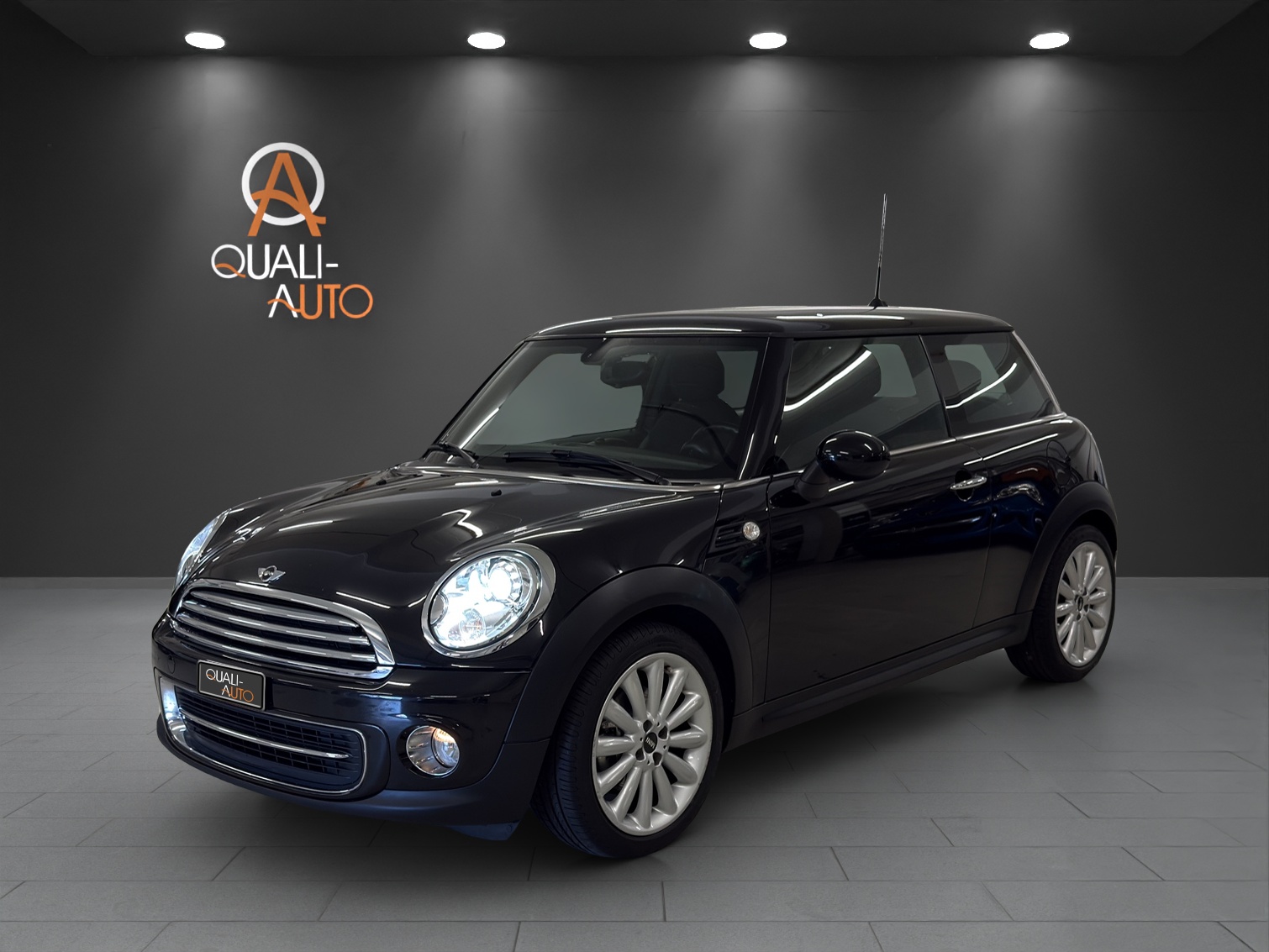 MINI Cooper-showroom-element-2